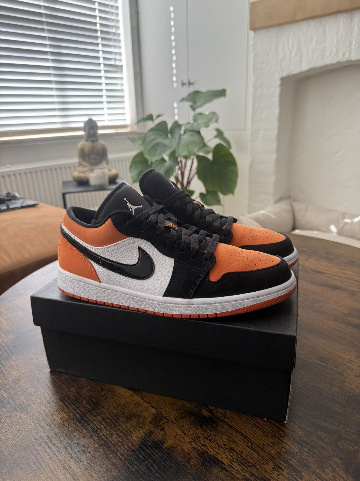 Jordan Brand Jordan 1 low shattered backboard Size US 11 / EU 44 - 3 Thumbnail