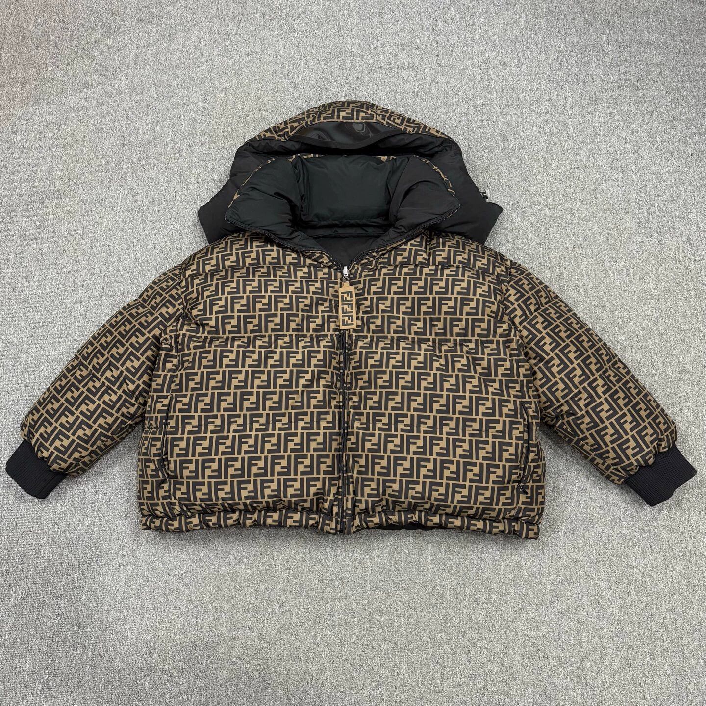 Fendi Fendi FF double-faced colorblocked down jacket M NWT Size M / US 6-8 / IT 42-44 - 1 Thumbnail