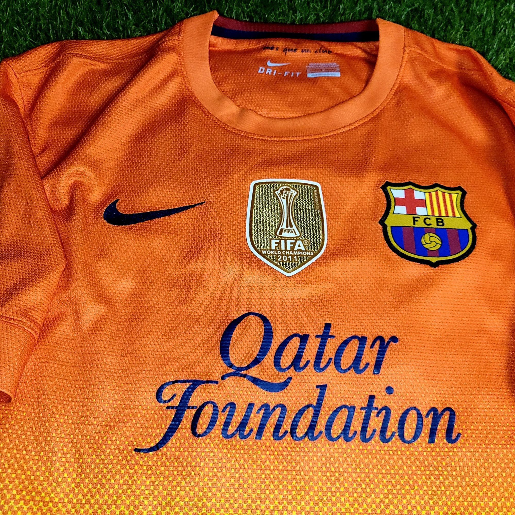 Nike Puyol Barcelona 2012 2013 Away Soccer Jersey Shirt M Size US M / EU 48-50 / 2 - 4 Thumbnail