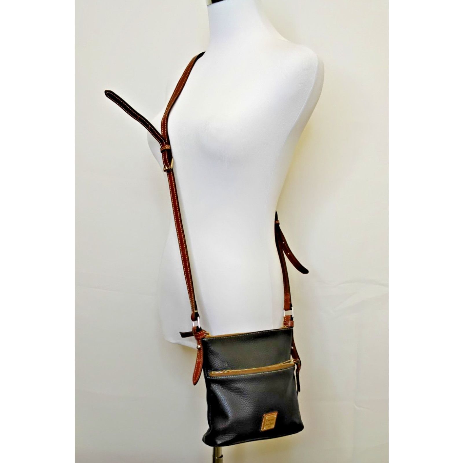 Dooney & Bourke Dooney & Bourke Crossbody Purse Black Leather Brown Trim Size ONE SIZE - 2 Thumbnail