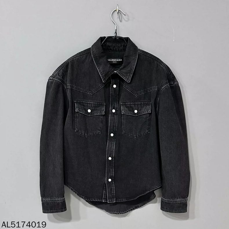 Balenciaga Balenciaga Old denim jacket in black wash Size US S / EU 44-46 / 1 - 1 Thumbnail