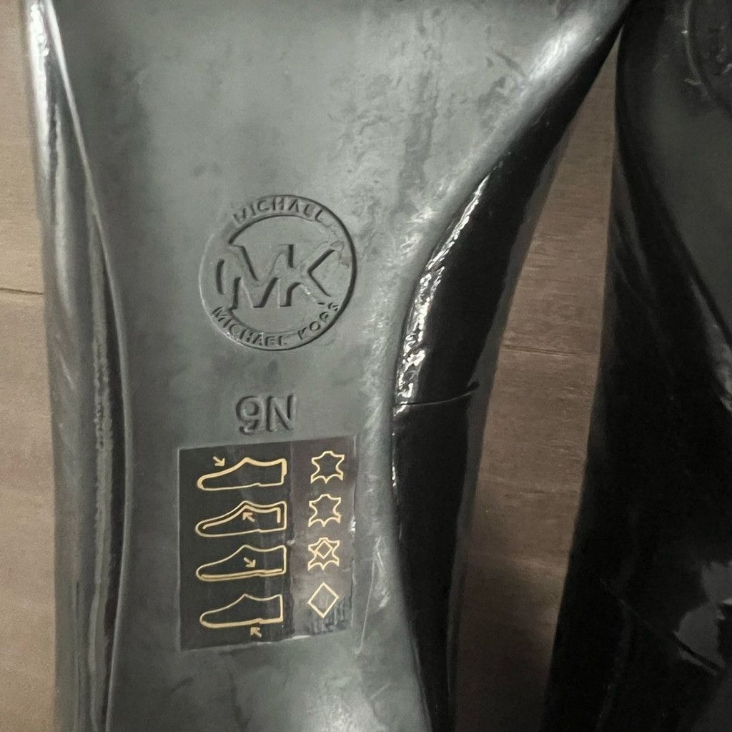 Michael Kors Michale Kors MK Patent leather flex pump heels 9N Narrow Size US 9 / IT 39 - 8 Thumbnail