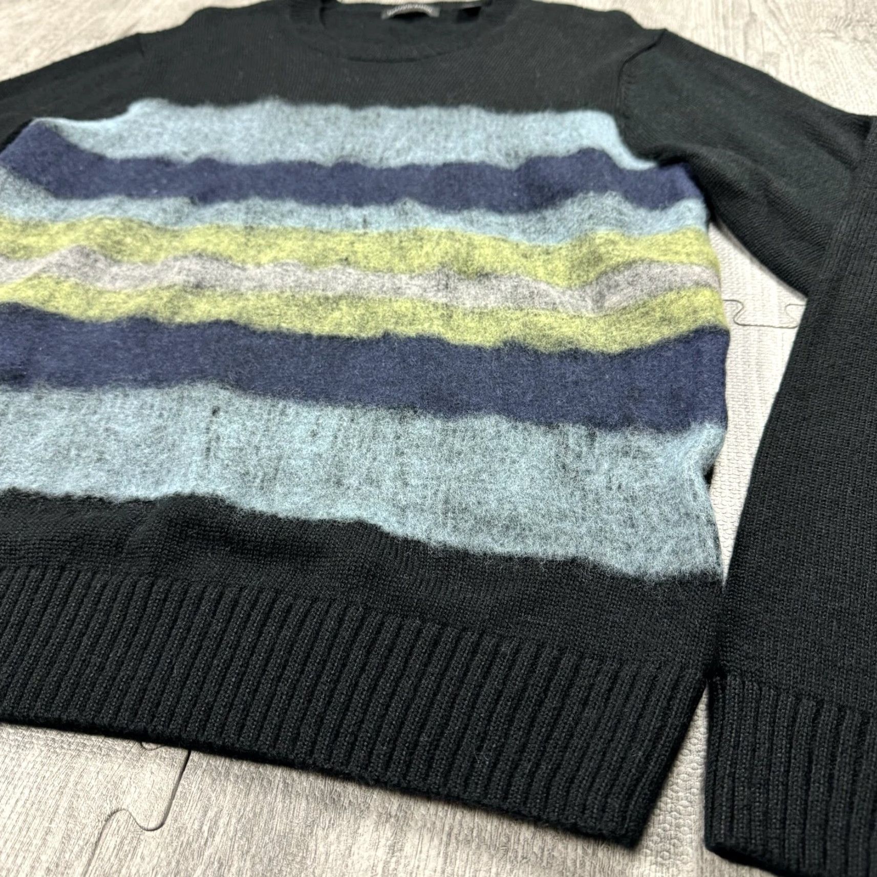 Saks Fifth Avenue VINTAGE Saks Fifth Avenue Mens Needle Punch Crewneck Sweater Wool Acrylic Size Large Black Striped Knit Wool Modern City Mens Size US L / EU 52-54 / 3 - 3 Thumbnail