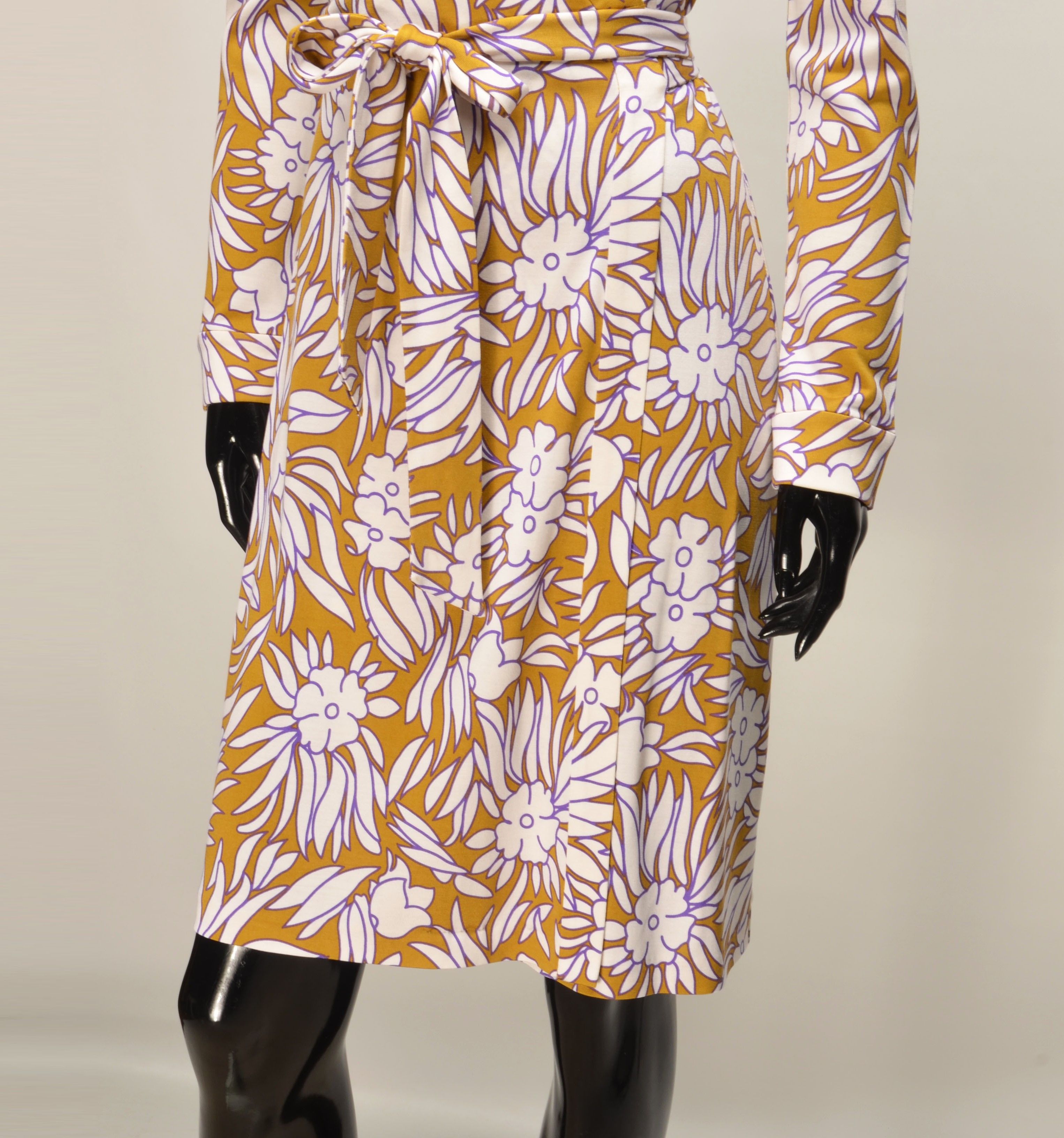 Diane von Furstenberg Diane von Furstenberg 100% Silk Floral Wrap Dress Size S / US 4 / IT 40 - 2 Thumbnail
