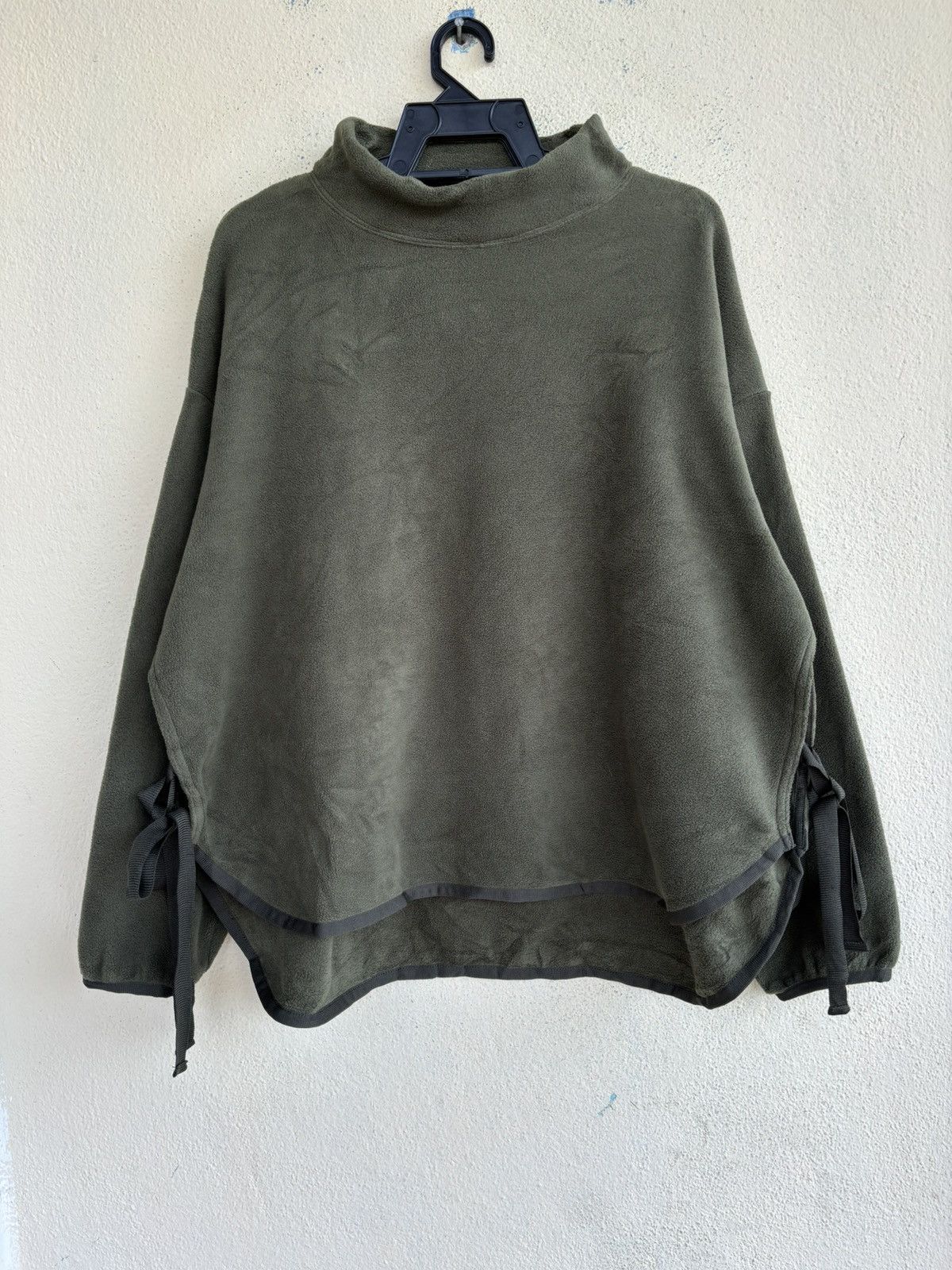 Straped Edges Fleece