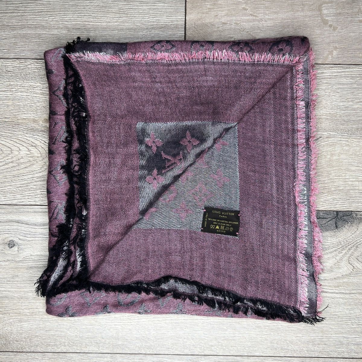 Louis Vuitton Louis Vuitton Scarf Silk Wool Metal Monogram Pattern LV Size ONE SIZE - 1 Thumbnail