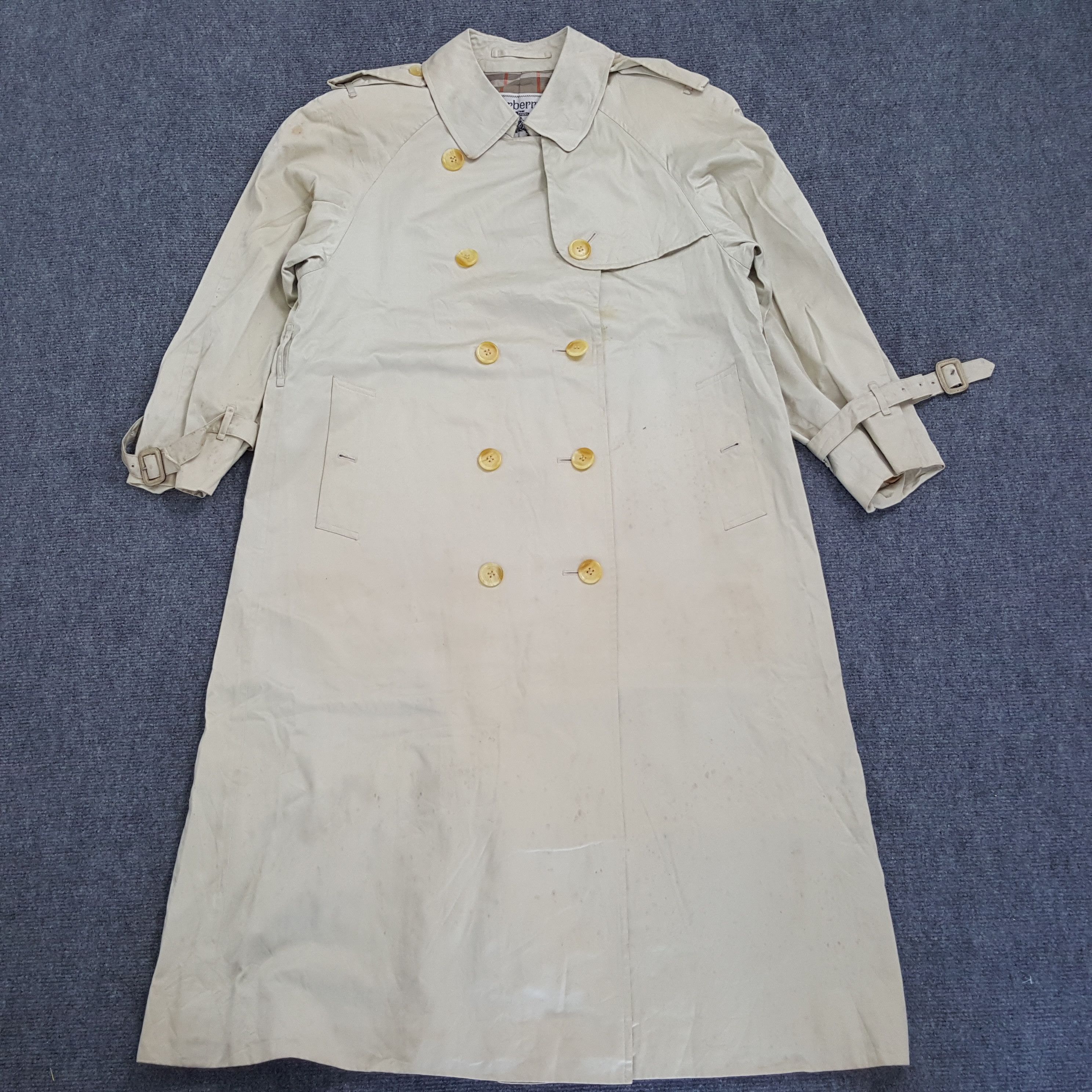 Burberry's Luxury Brand Trench Coat Jacket