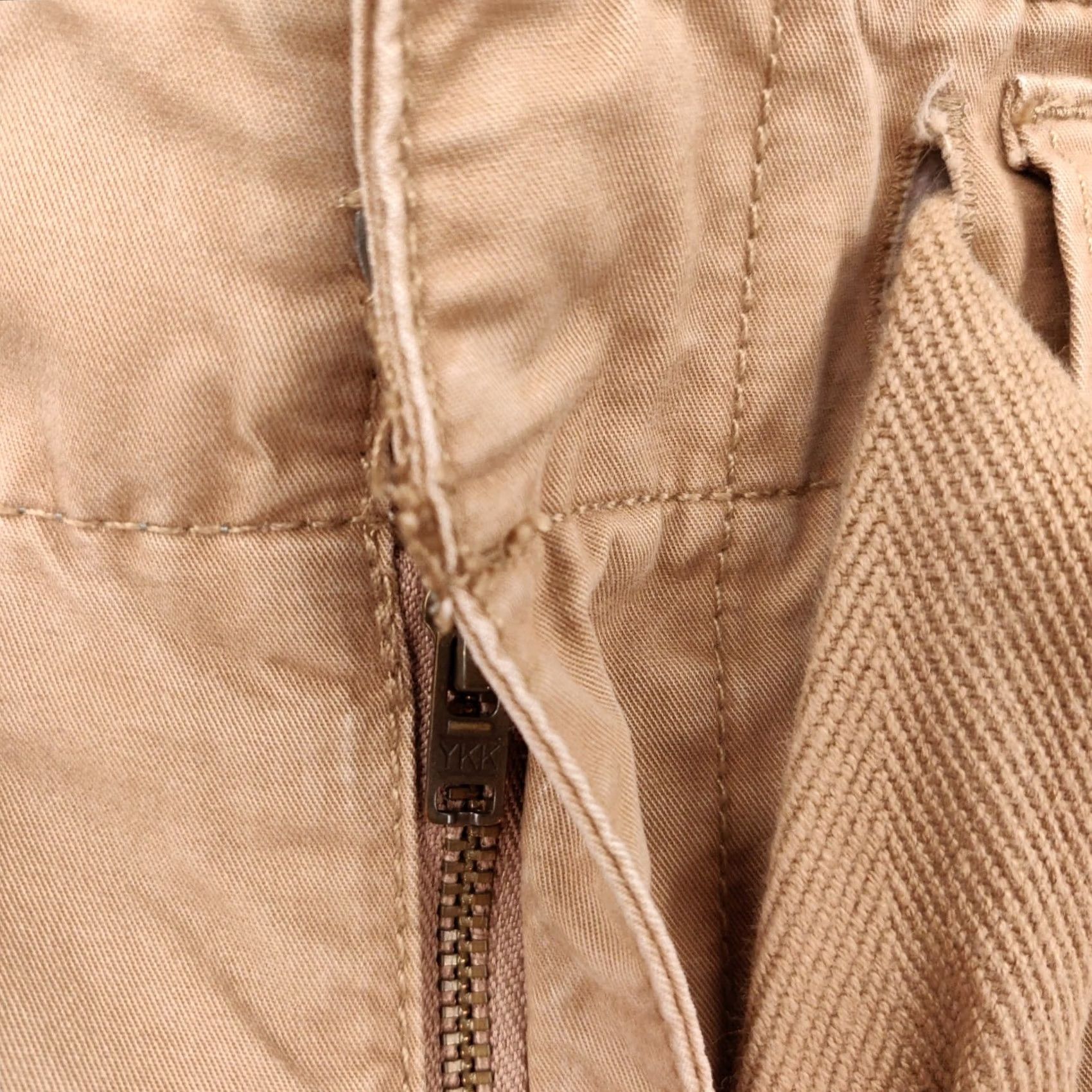 Old Navy Old Navy Shorts Womens 4 Khaki Chino Classic Rise 4" Waist Tie Zip Pleated Front Size 24" / US 00 / IT 34 - 5 Thumbnail