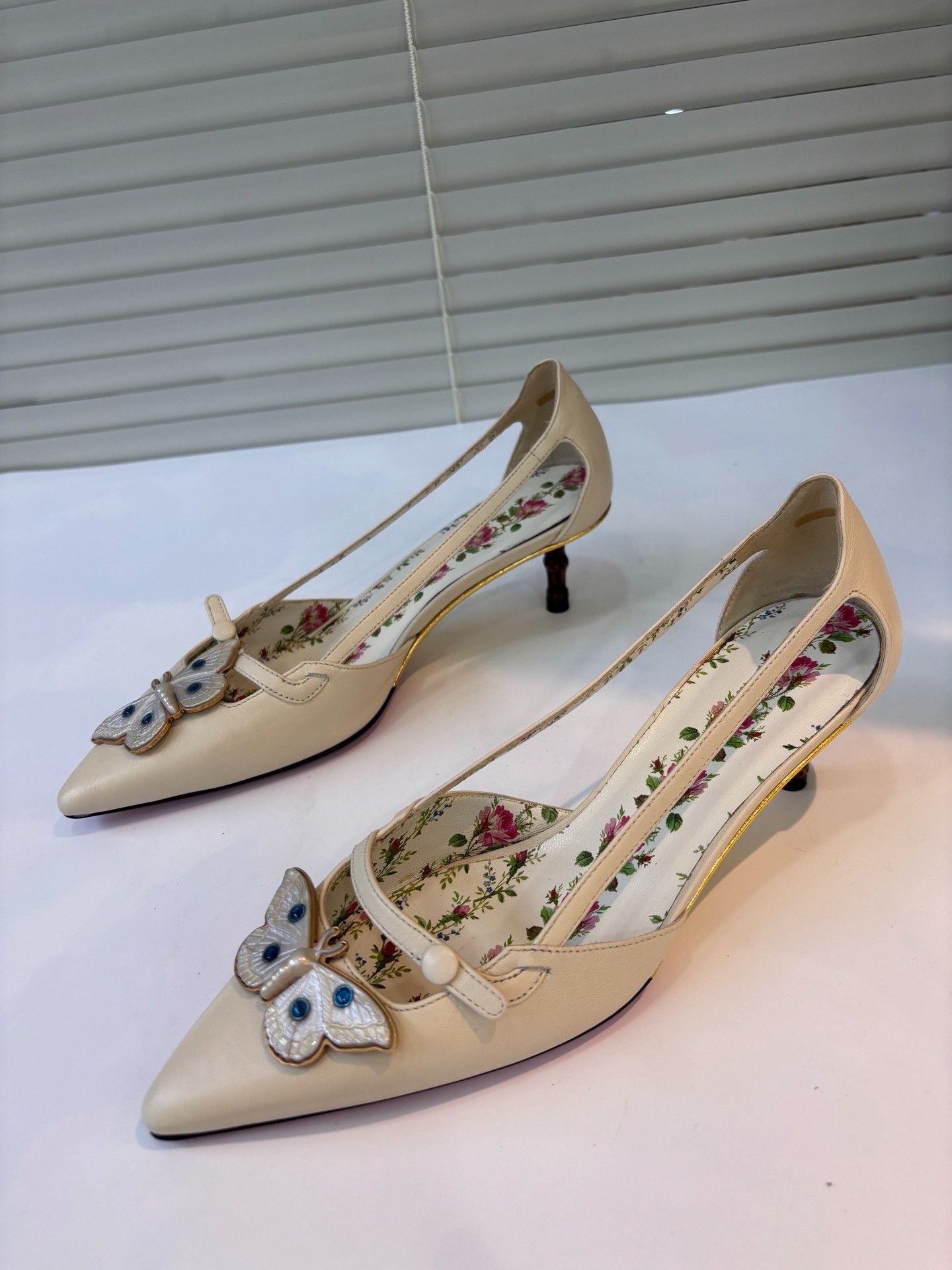 Gucci Gucci Bamboo Heel Tortoiseshell Bow Floral Size US 5 / IT 35 - 1 Thumbnail