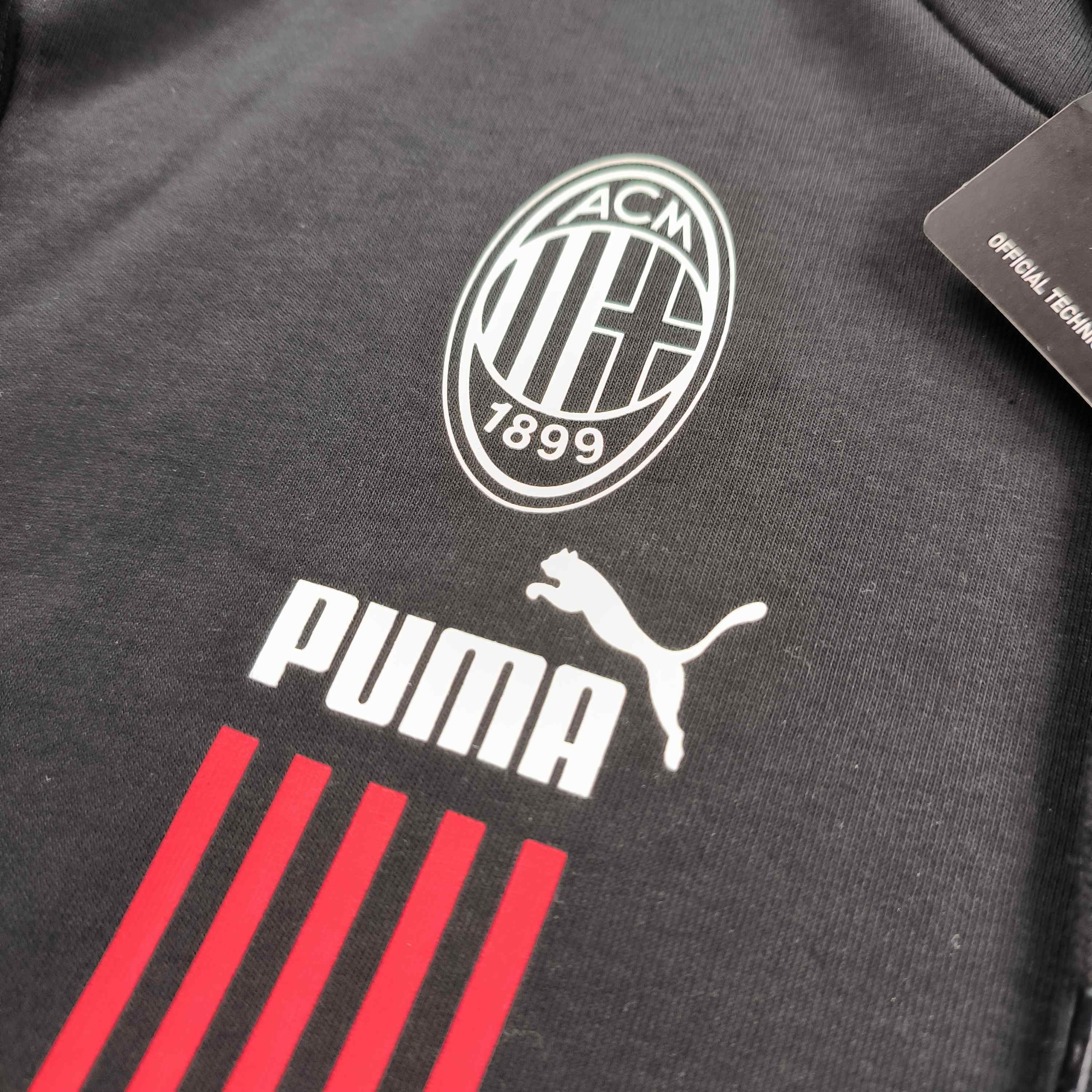 Puma NEW AC Milan 2022-23 Puma (BNWT) football hoodie size M Size US M / EU 48-50 / 2 - 4 Thumbnail