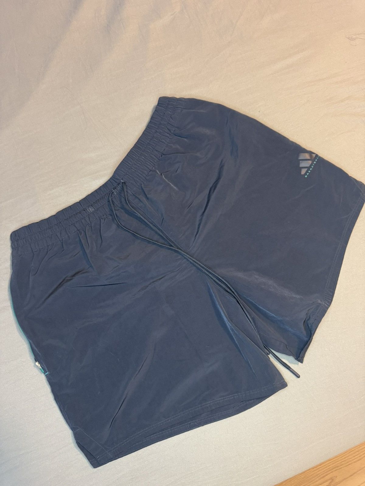 Adidas Adidas Basketball Shorts Size US 34 / EU 50 - 1 Thumbnail