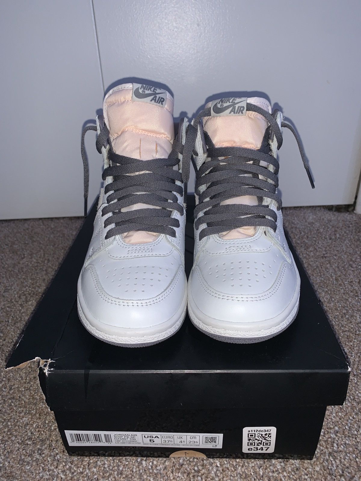 Jordan Brand Jordan Air Ship PE SP Summit White/Gunsmoke Size US 5 / EU 37 - 1 Thumbnail