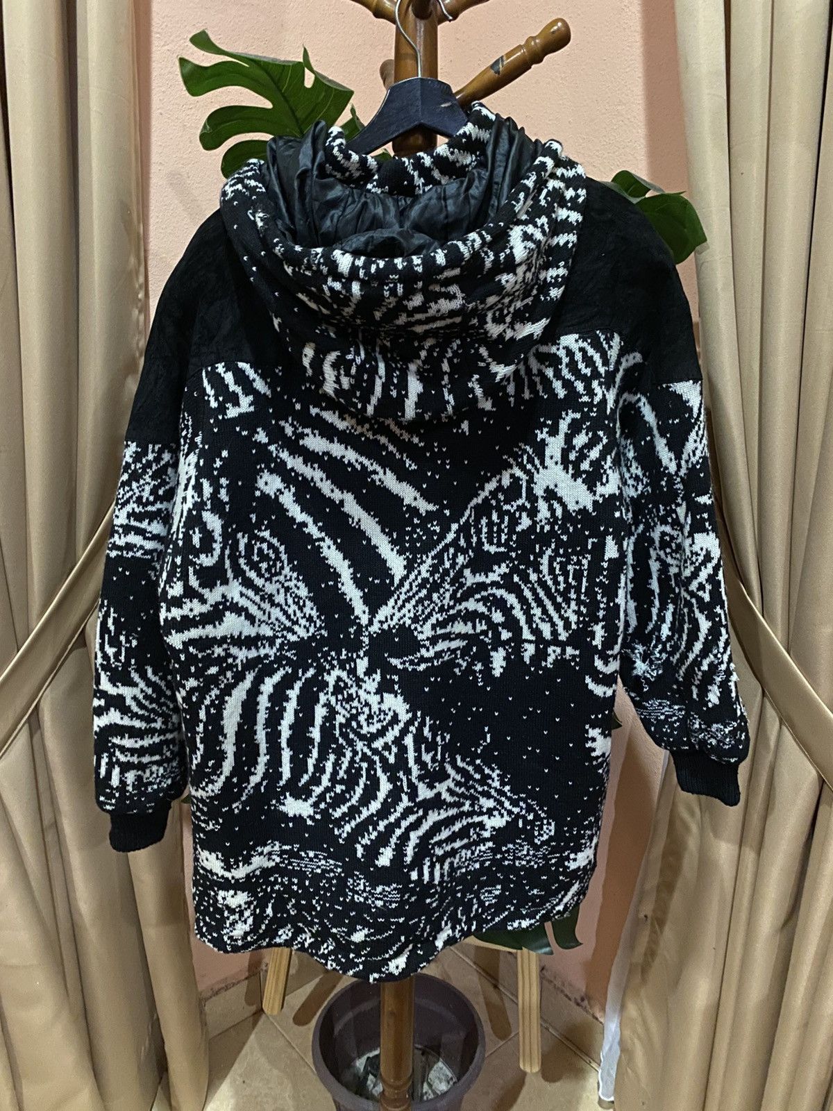 Japanese Brand Vintage Pecato Black White Knit Pattern Hooded Suede Panels Size US L / EU 52-54 / 3 - 8 Thumbnail
