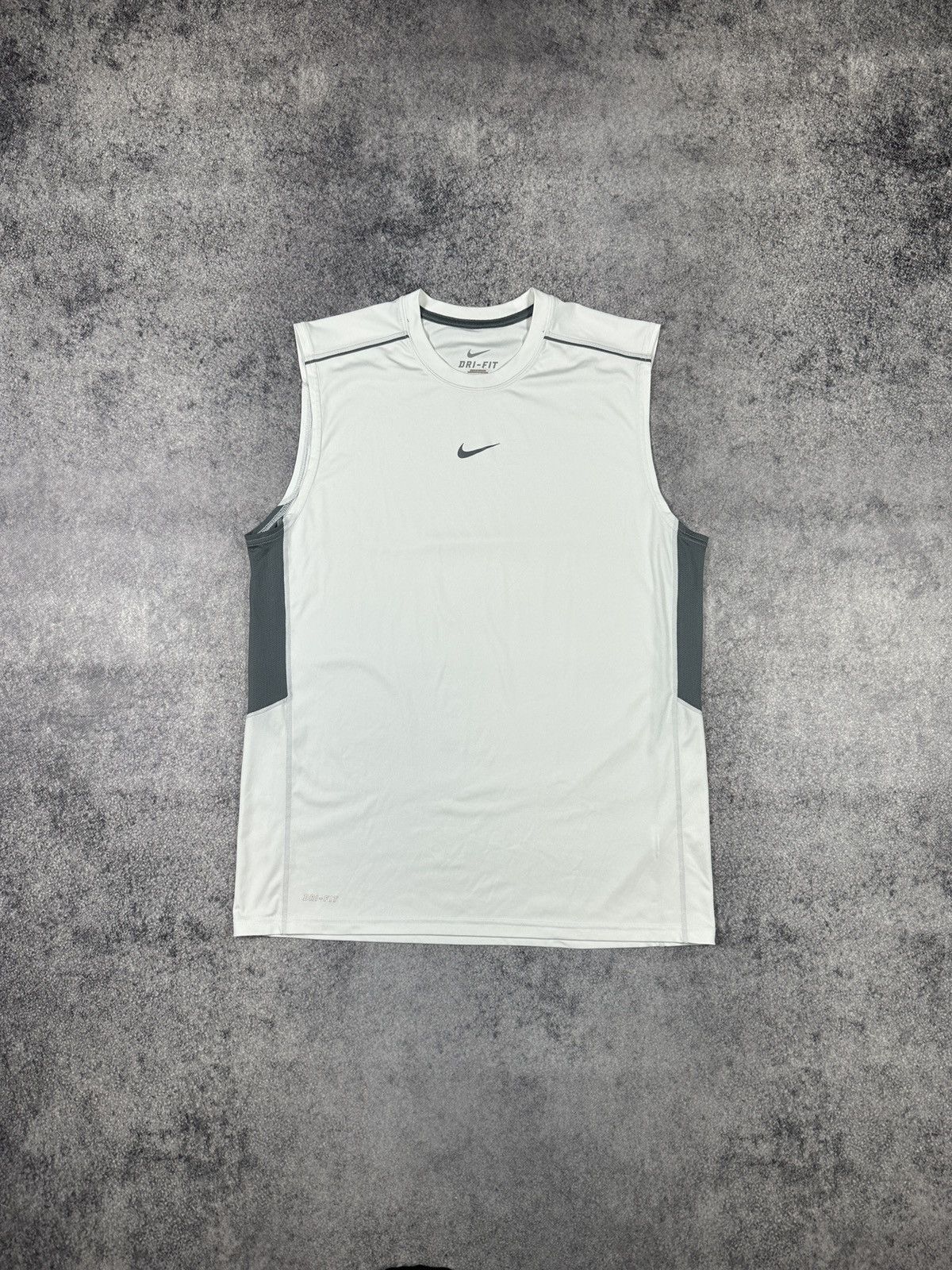 Nike Y2K Vintage Nike Tank Top Streetwear Rare Casual USA Style Size US L / EU 52-54 / 3 - 1 Thumbnail