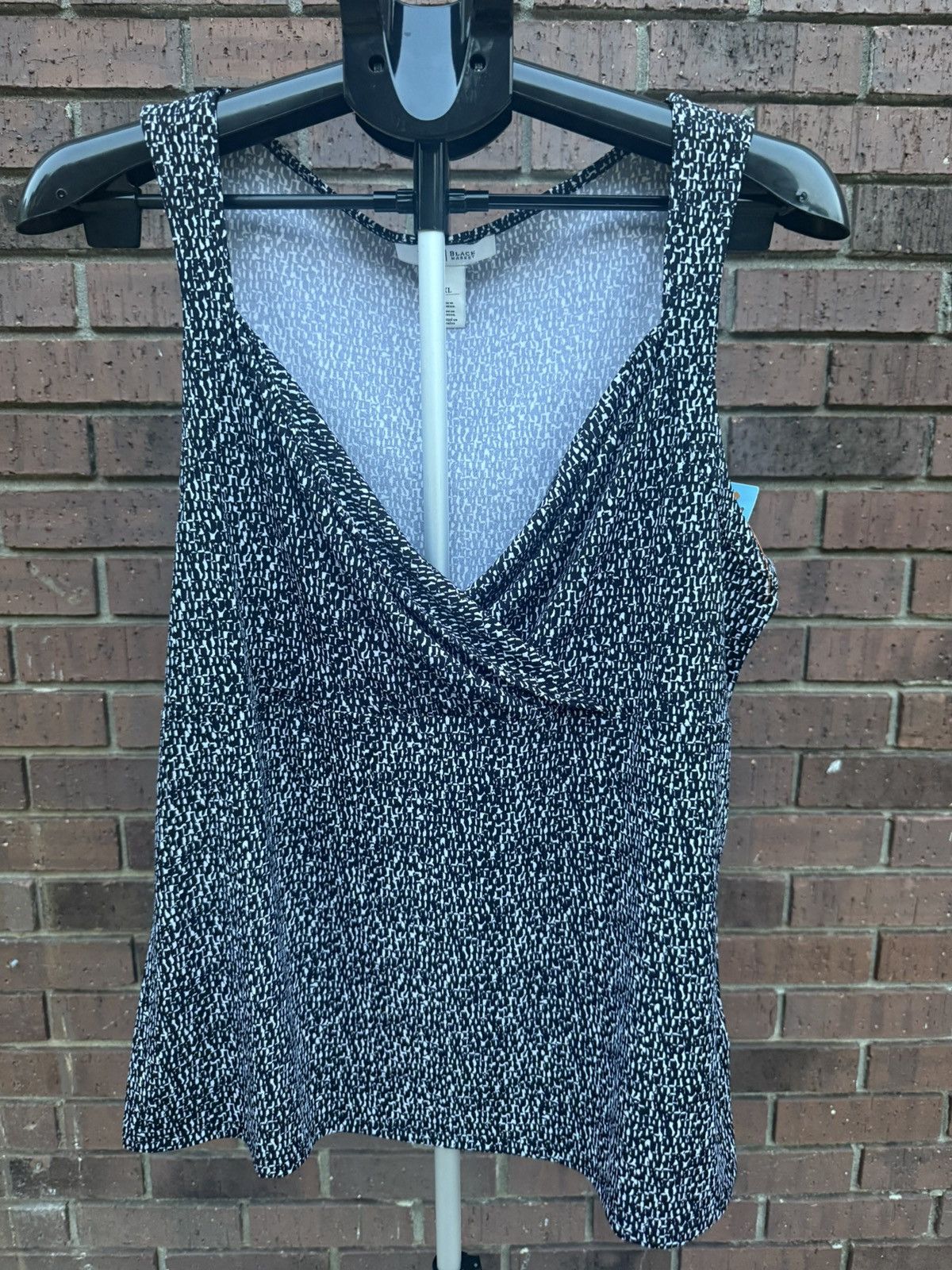 White House Black Market White House Black Market Black White Sleeveless Top Blouse Size XL / US 12-14 / IT 48-50 - 2 Thumbnail