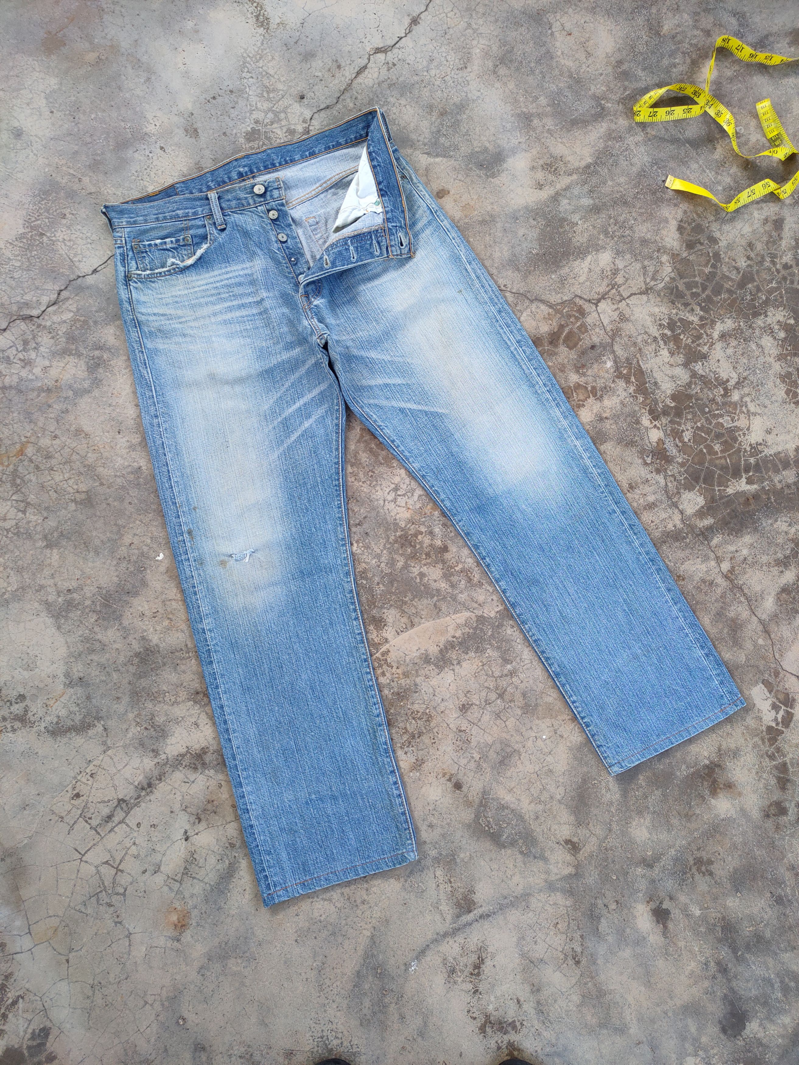 Levi's Vintage Clothing VINTAGE LEVI'S 501 04' FADED RIPPED JEANS DENIM PANTS Size US 35 - 3 Thumbnail
