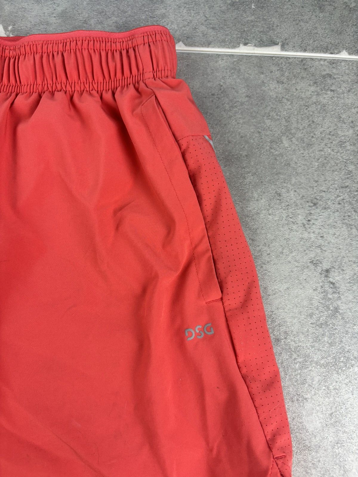 Other DSG Athletic Fit 5” Inseam Mens Stride Run pink Shorts Size US 30 / EU 46 - 3 Thumbnail