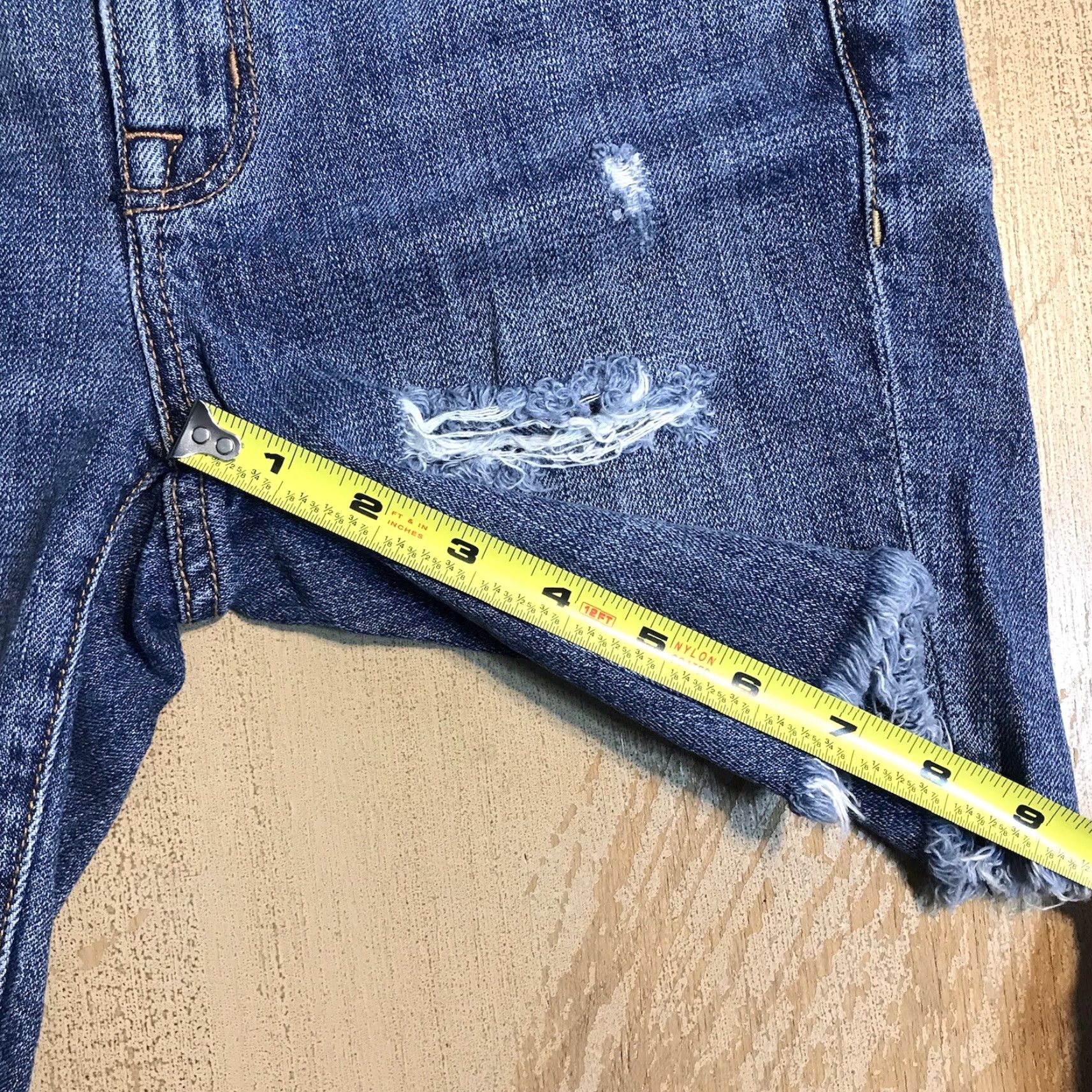 American Eagle Outfitters American Eagle Outfitters Shorts Denim Blue 00 Regular 7 in Inseam 7.5 in Rise Medium Wash Distressed Raw Hem 5-Pocket Zipper Button Womens Shorts Size 24" / US 00 / IT 34 - 7 Thumbnail