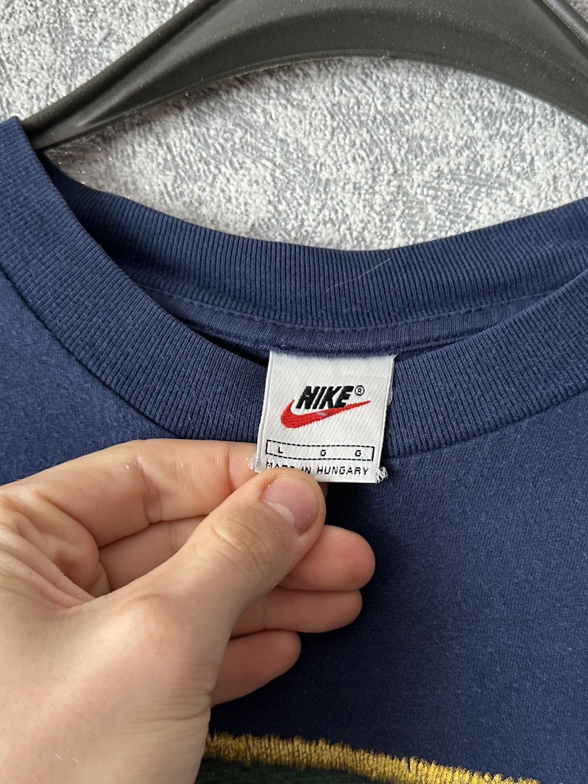 Nike Vintage Nike court T-shirt big logo Andre Agassi Size US L / EU 52-54 / 3 - 3 Thumbnail
