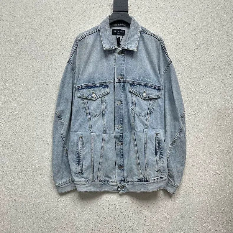 Balenciaga Balenciaga Twisted and folded washed denim jacket Size US M / EU 48-50 / 2 - 1 Thumbnail