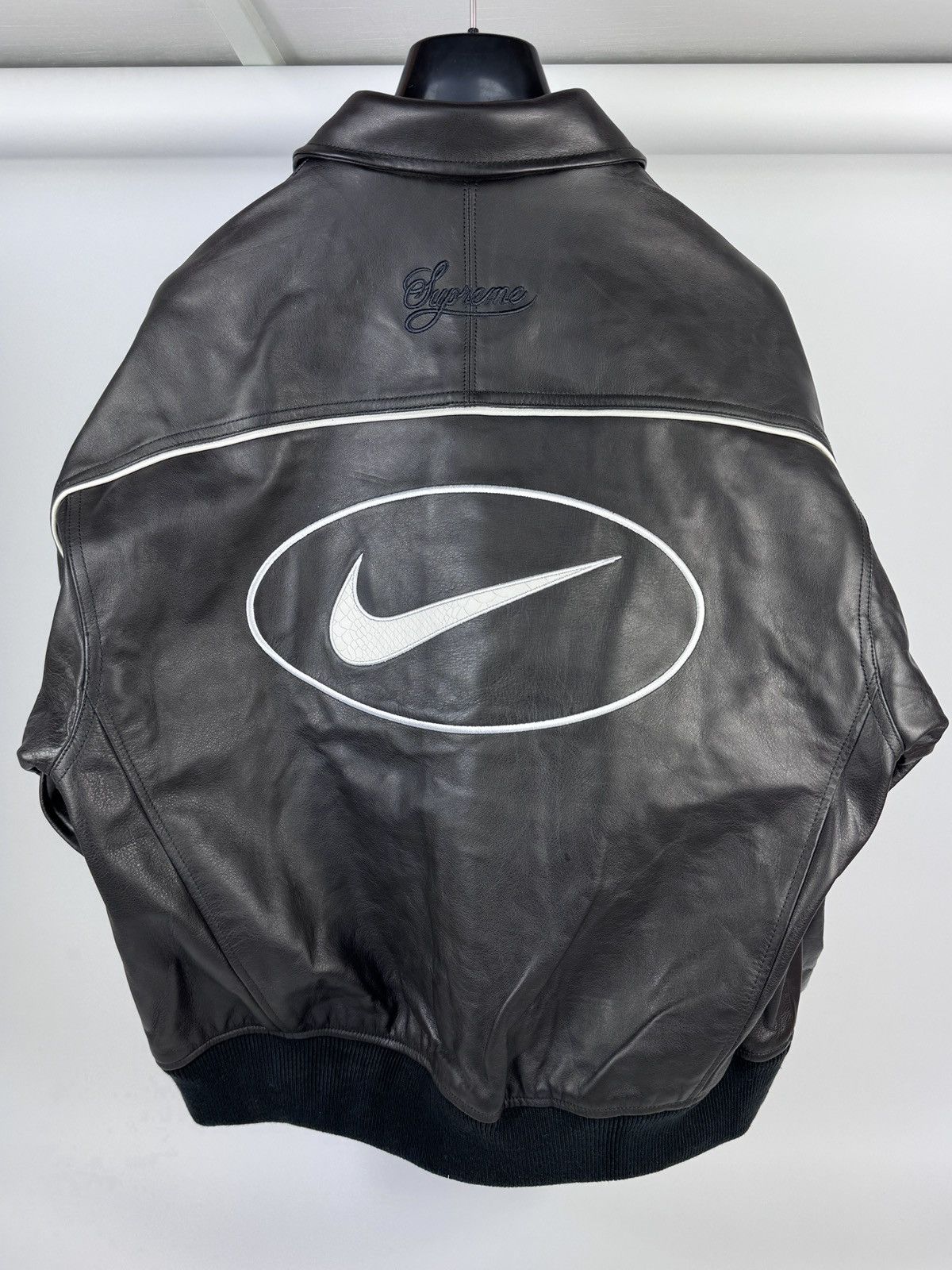 Nike × Supreme LOGO EMBROIDERED BUTTON DOWN JACKET Size US M / EU 48-50 / 2 - 1 Thumbnail