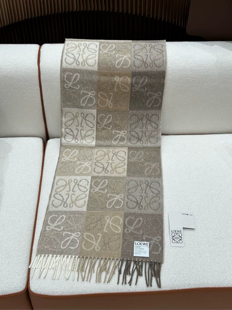 Loewe LOEWE Oatmeal/Milk Tea Colored Cashmere and Wool Blend Sca Size ONE SIZE - 4 Thumbnail