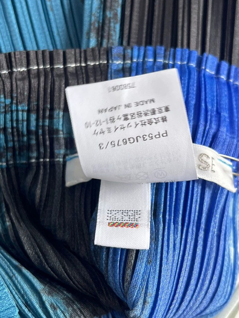 Issey Miyake Issey Miyake size:3 Blue and white color-blocked pleated s Size 22" - 4 Thumbnail