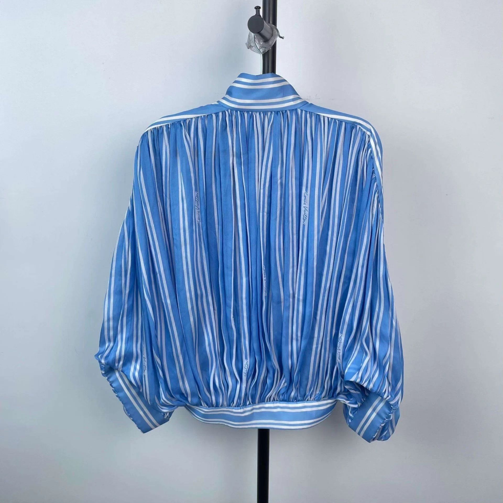 Louis Vuitton Louis Vuitton men's casual shirt Size US XXS / EU 40 - 2 Thumbnail