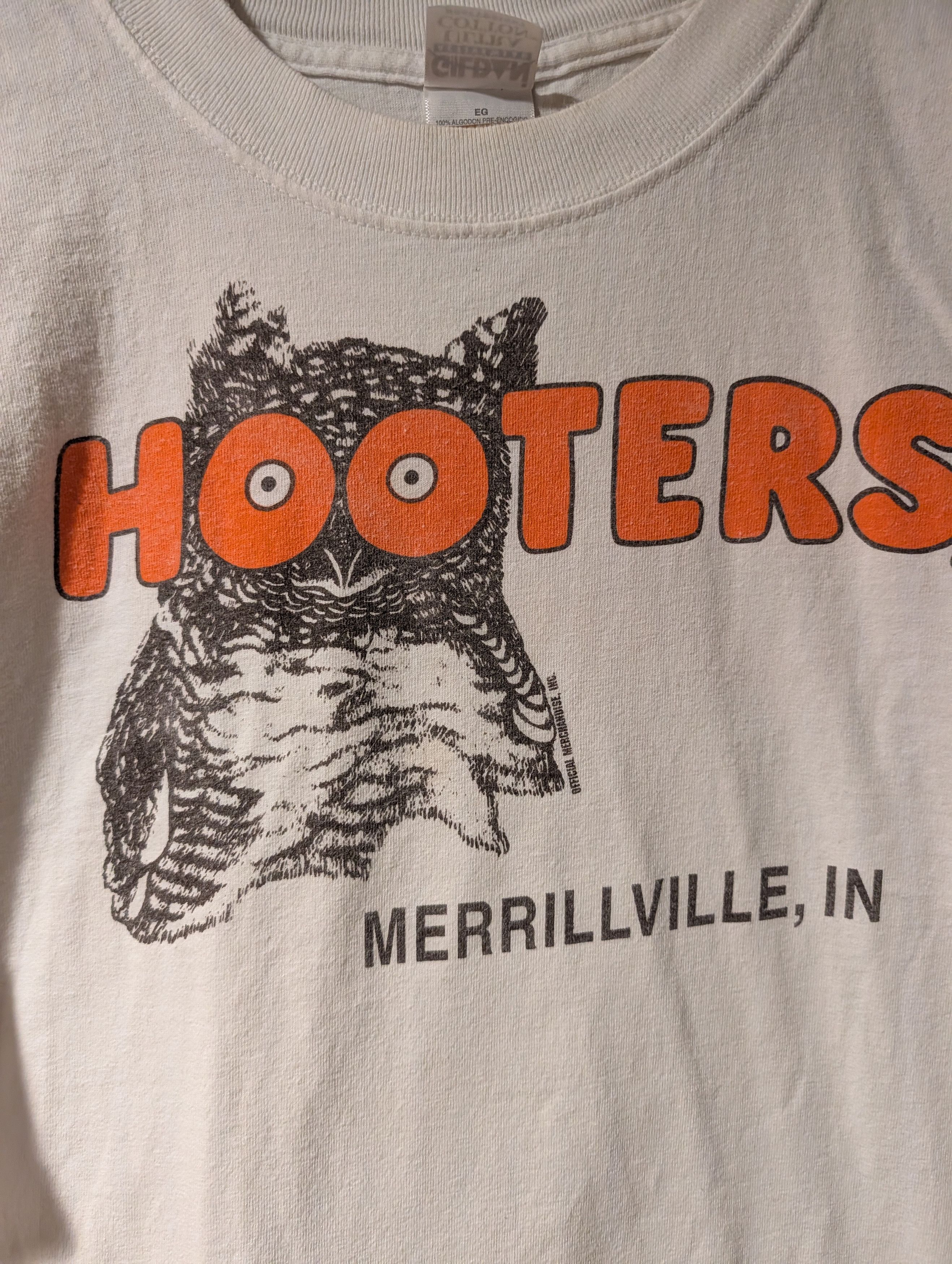 Gildan Vintage Y2K Hooters Delightfully Tacky Merrillville T-Shirt Size US XL / EU 56 / 4 - 2 Thumbnail