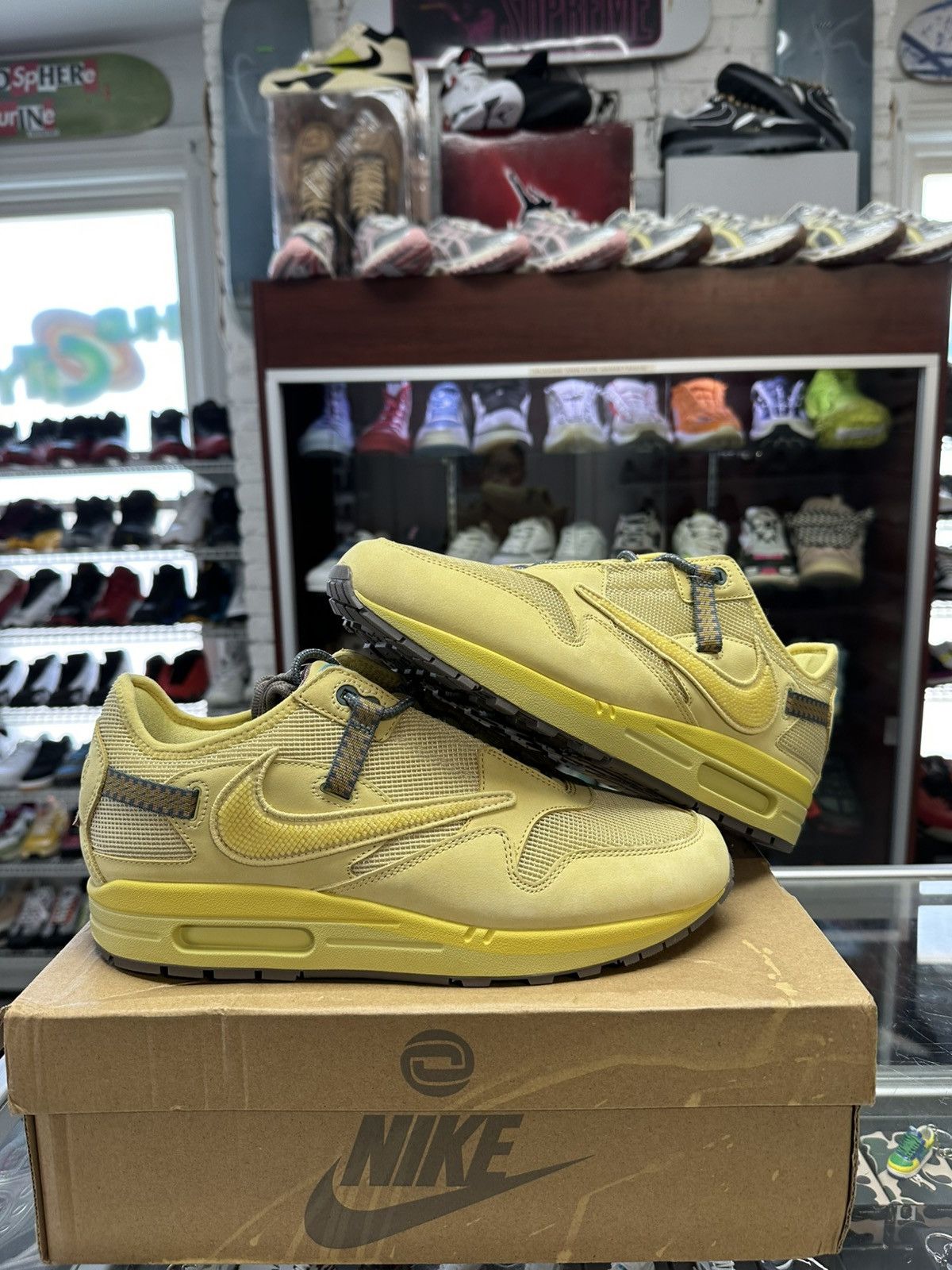 Travis Scott Air Max 1 “Saturn”