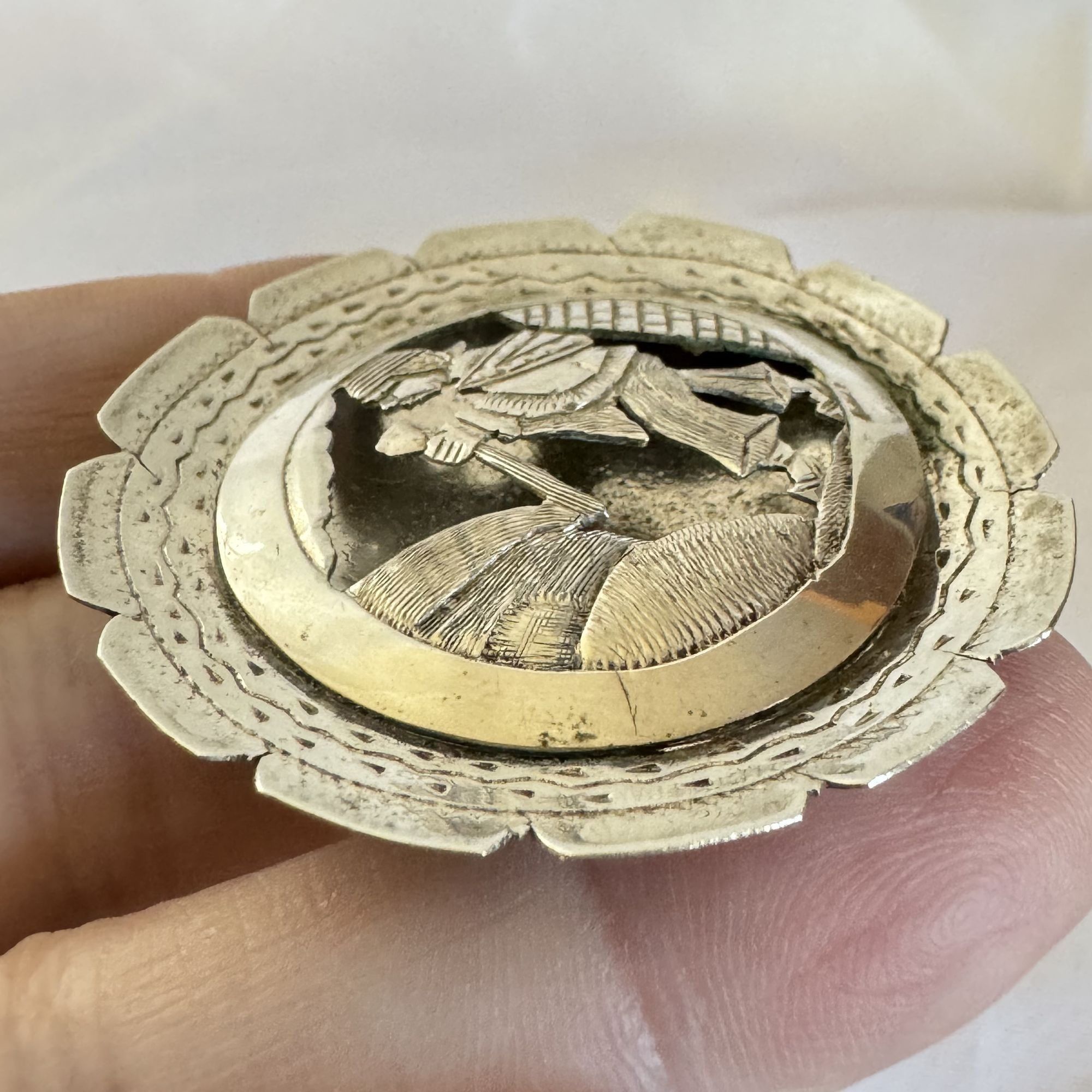 Vintage VTG Sterling Silver 925 Textured Armored Man Circle Brooch S Size ONE SIZE - 7 Thumbnail