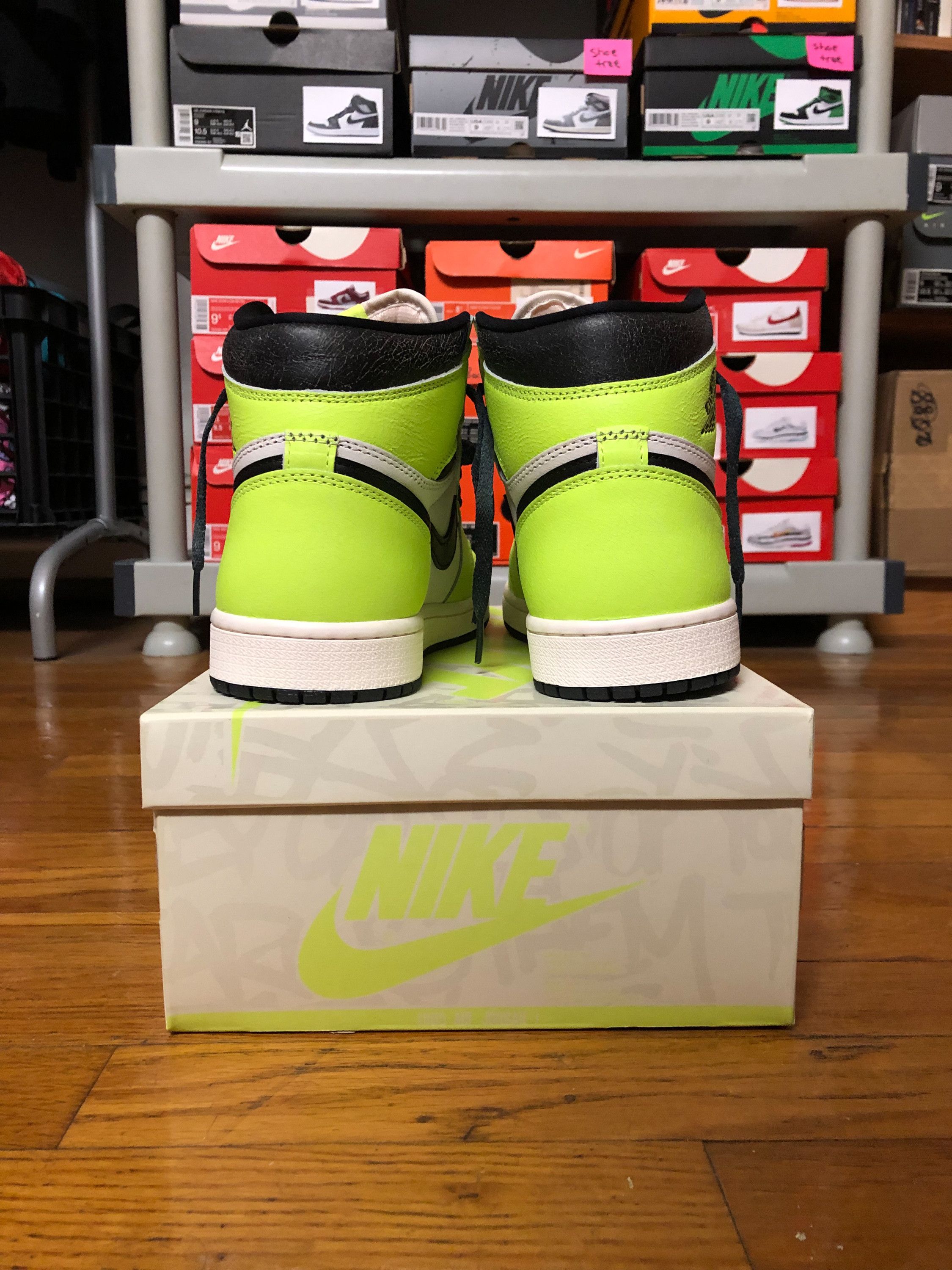 Nike *NEW* Nike Air Jordan 1 High OG Volt Visionaire sz 9 Size US 9 / EU 42 - 3 Thumbnail