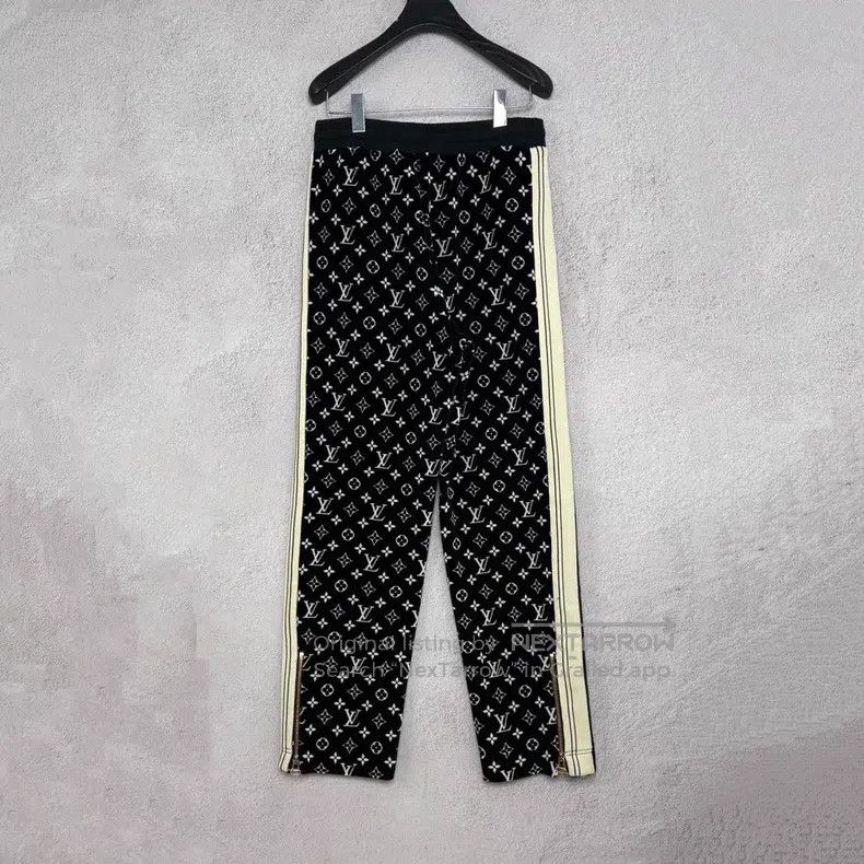 Louis Vuitton Louis Vuitton size s Flocking LOGO full print trousers Size US 28 / EU 44 - 2 Thumbnail