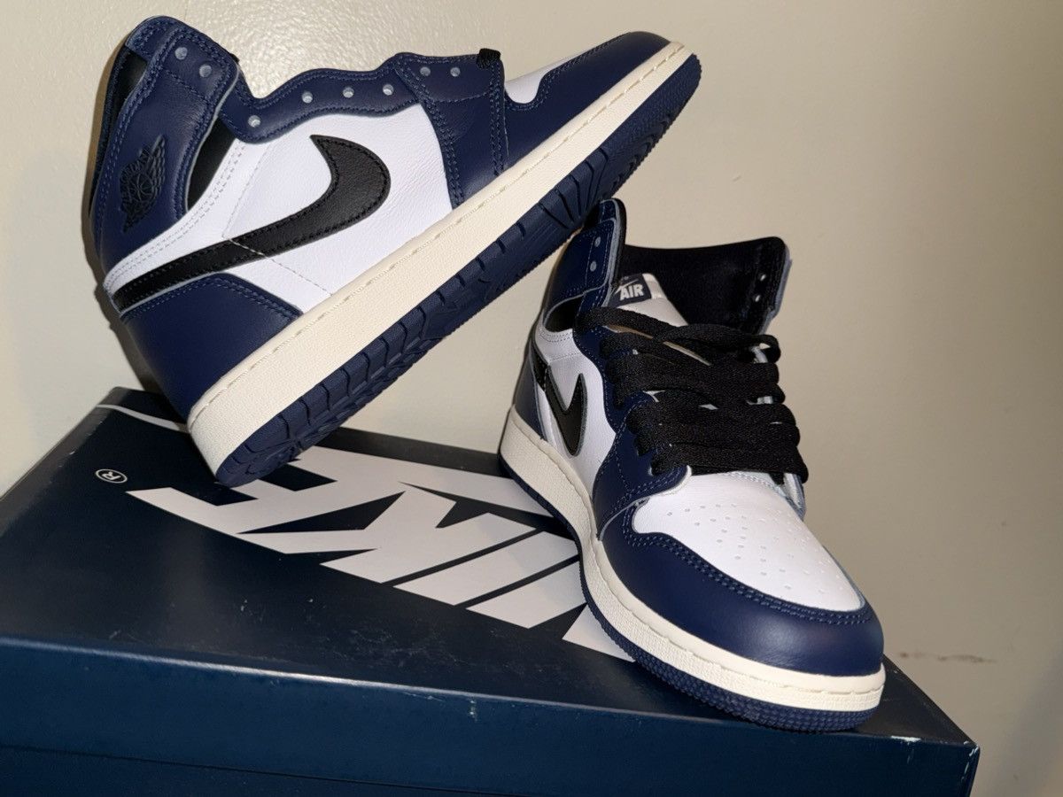 Nike Nike Air Jordan 1 Retro OG hi top NIB 5.5y 7w NEW DS w/ box Size US 5.5 / EU 38 - 2 Thumbnail
