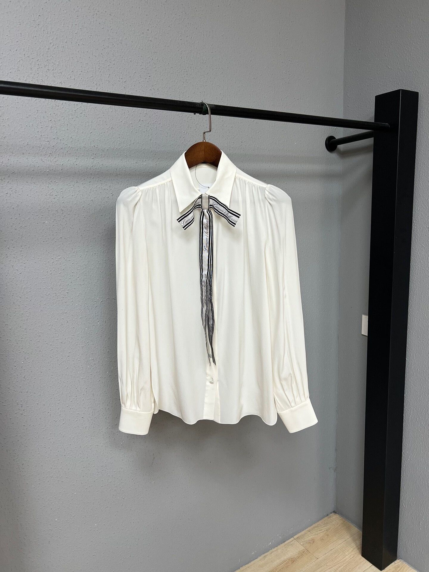 Dolce & Gabbana D&G Silk Twisted Tie Shirt Size 42 Size M / US 6-8 / IT 42-44 - 1 Thumbnail