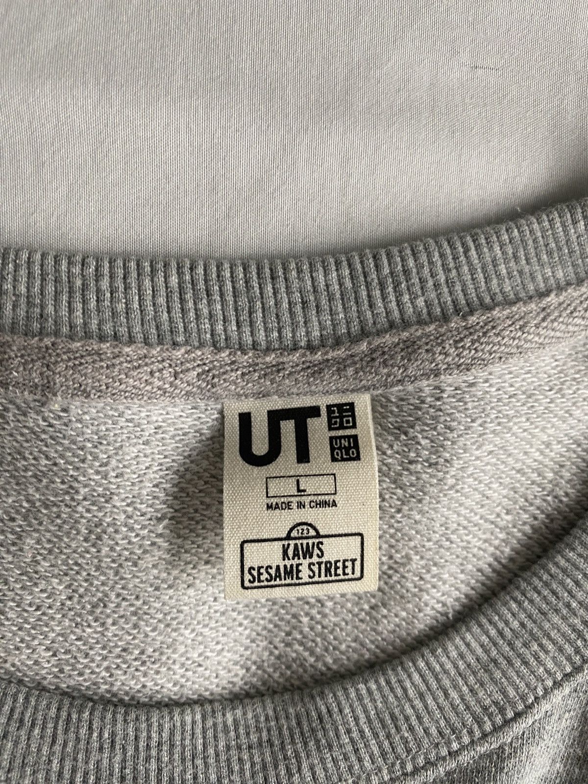 Kaws × Uniqlo Kaws Sesame Street Crewneck Size US L / EU 52-54 / 3 - 3 Thumbnail