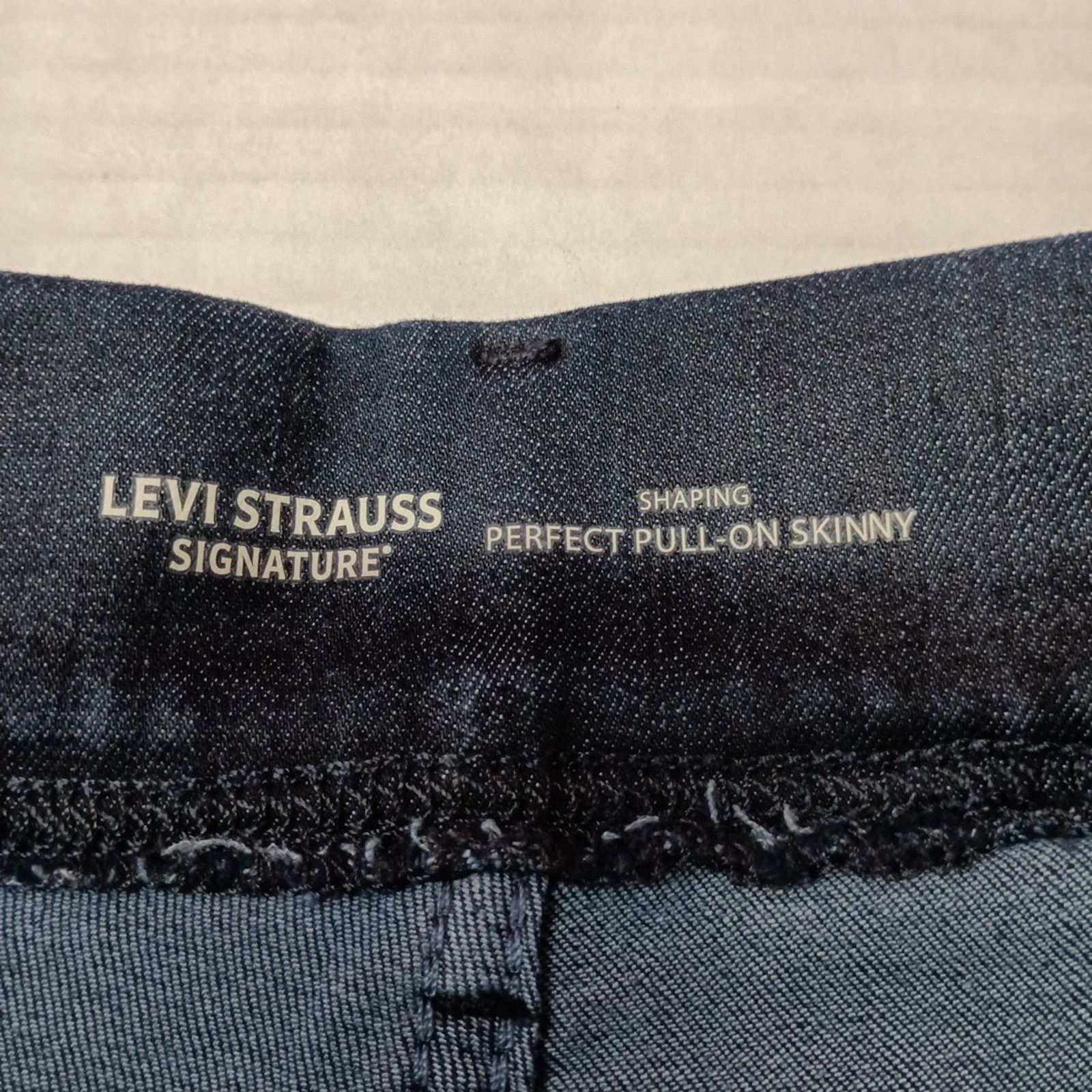 Levi's Levi Totally Shaping Pull On Skinny Jeans Blue Size 4 W27 Size 27" / US 4 / IT 40 - 5 Thumbnail