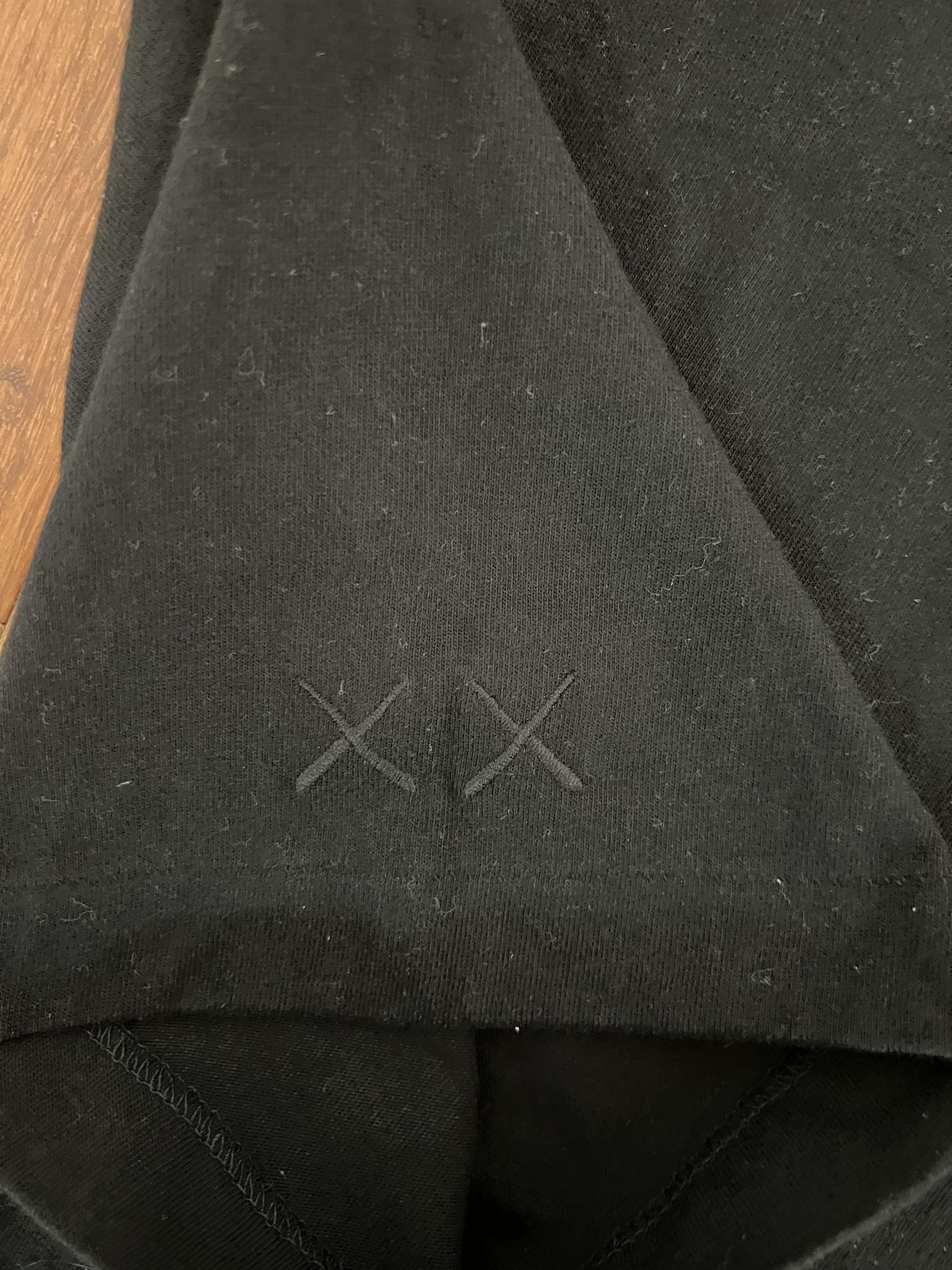 Kaws × Uniqlo 💚 Kaws x Uniqlo Wordmark Tee Black Medium NEW Size US M / EU 48-50 / 2 - 4 Thumbnail