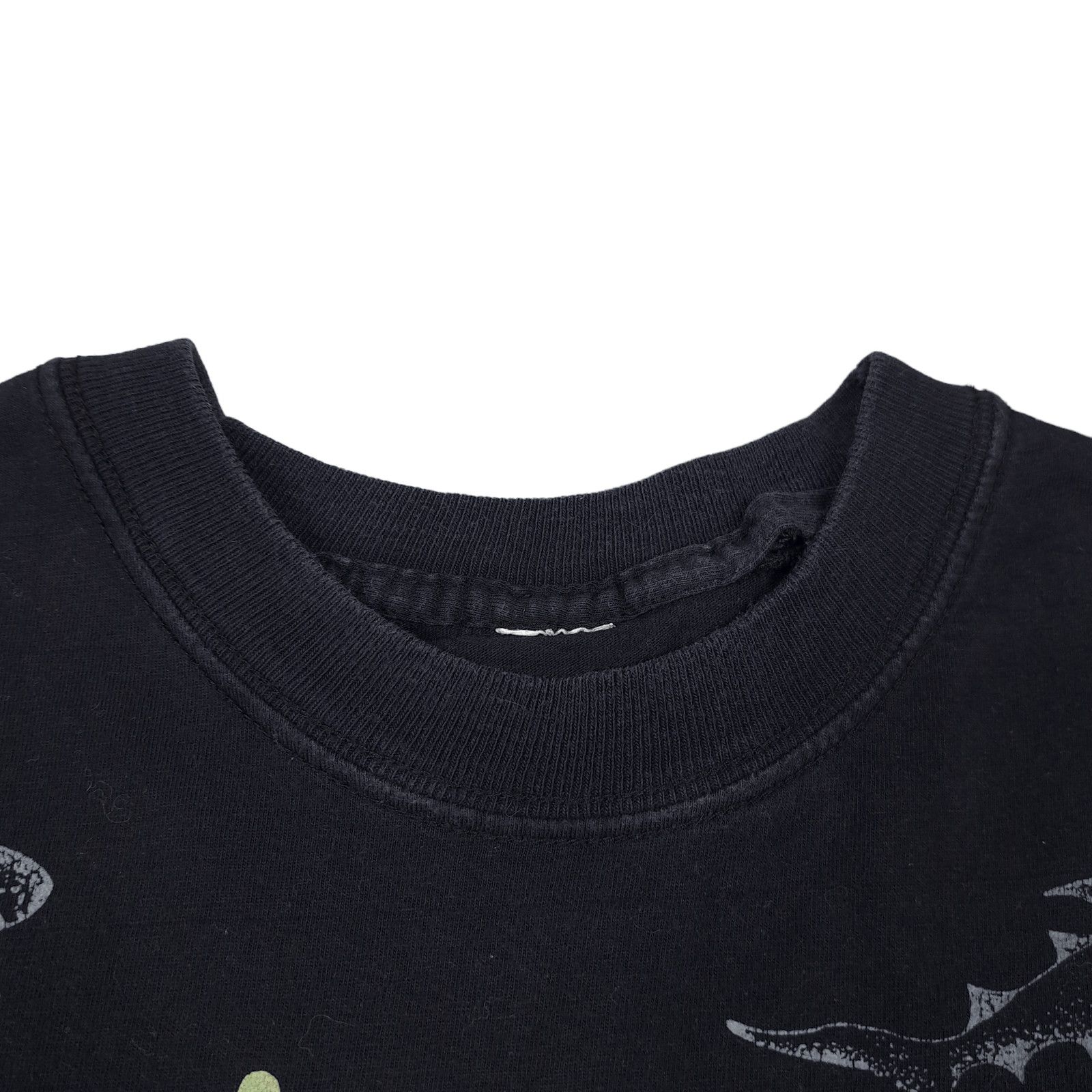 Vintage 90's Vintage Santo Domingo Animal Sharks Diving Art T-shirt Size US M / EU 48-50 / 2 - 5 Thumbnail