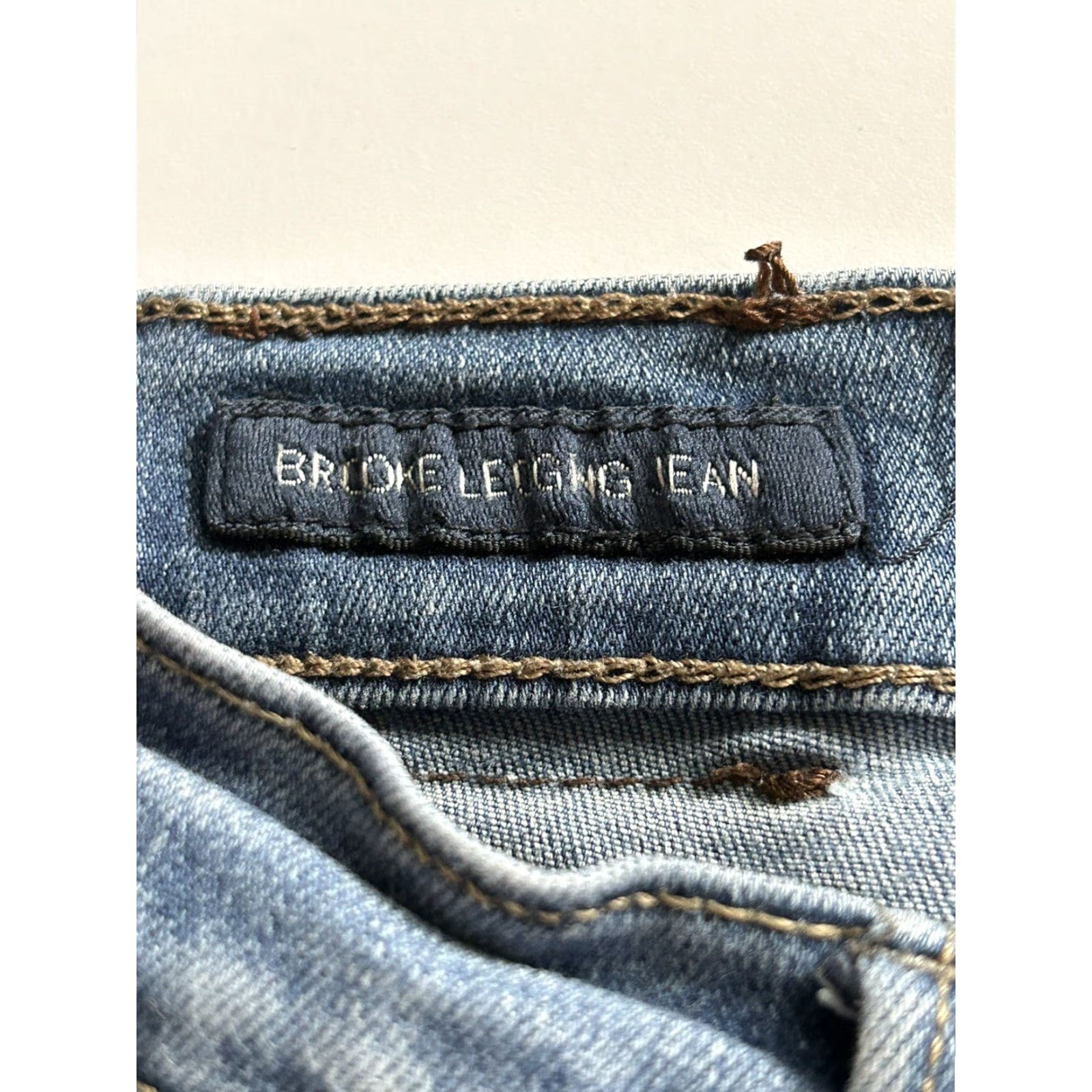 Lucky Brand Lucky Brand Brooke Legging Jean Blue Denim Distressed sz 6/28 Women Jeans Jegging Distressed Medium Wash Blue Size 28" / US 6 / IT 42 - 7 Thumbnail