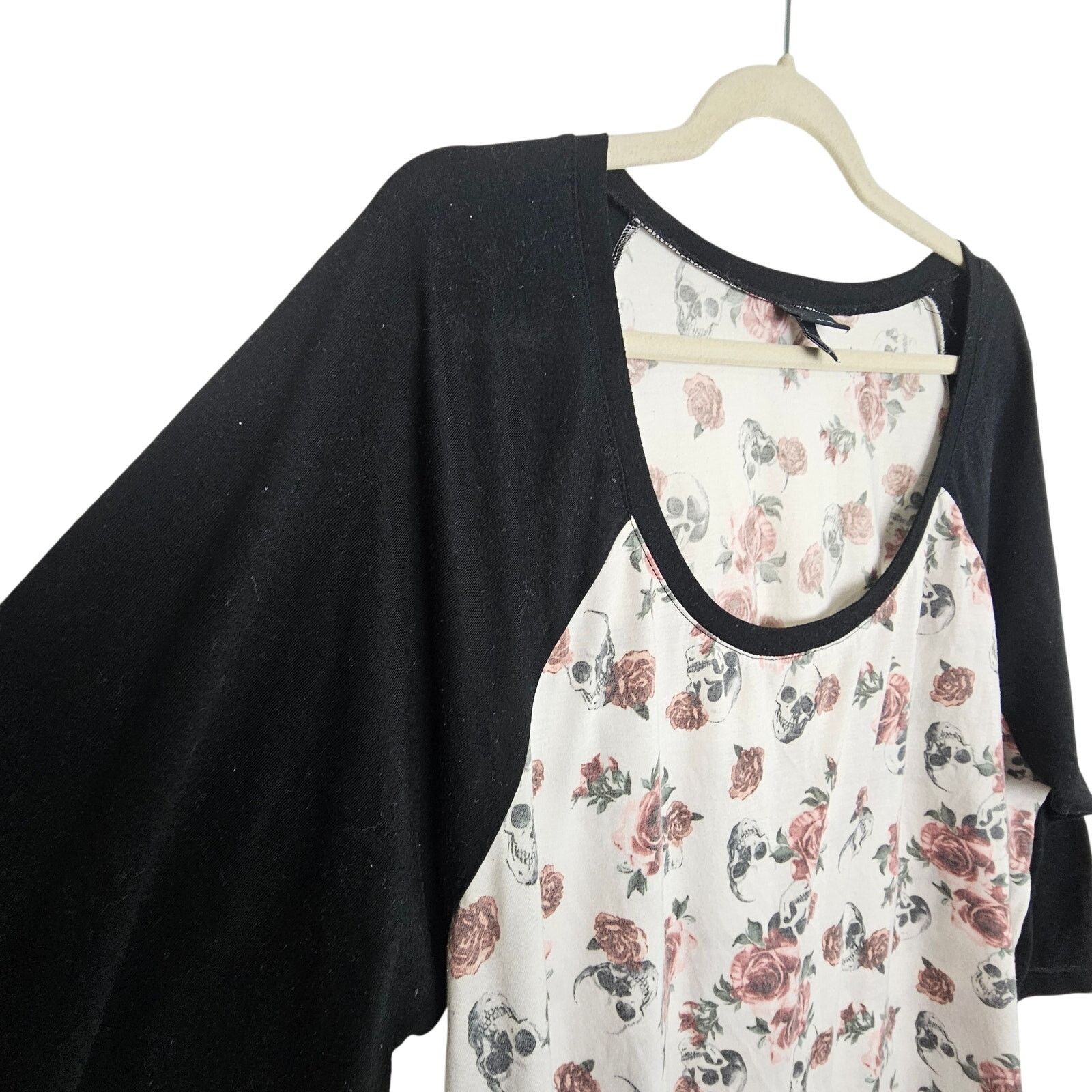 Corridor Torrid Blouse Skull Floral Print Tshirt 3/4 Sleeve Round 3X Size 3XL / US 20-22 - 5 Thumbnail