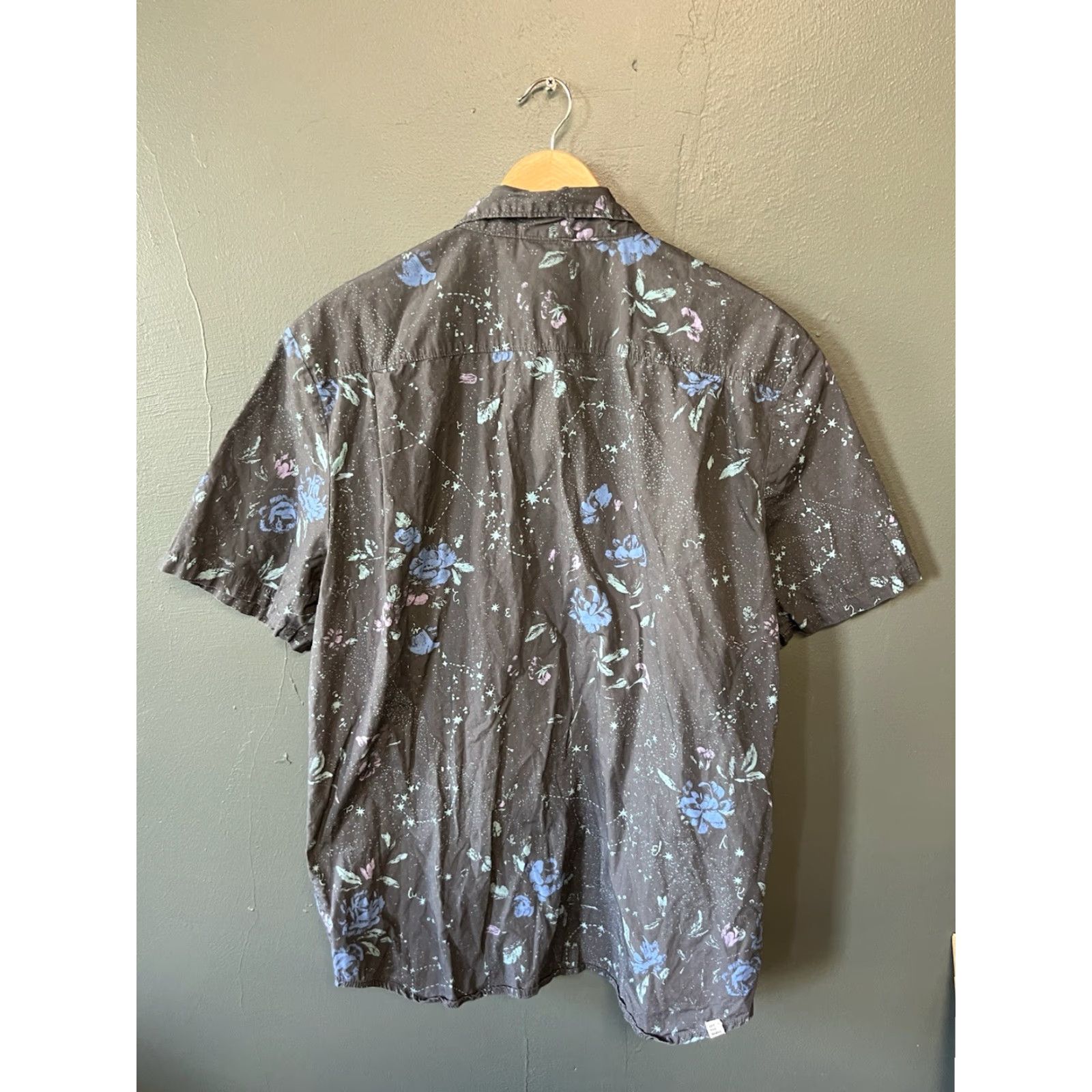 Vans VANS Shirt Floral Pattern Short Sleeve Button-Up Mens Gray XL) Size US XL / EU 56 / 4 - 2 Thumbnail