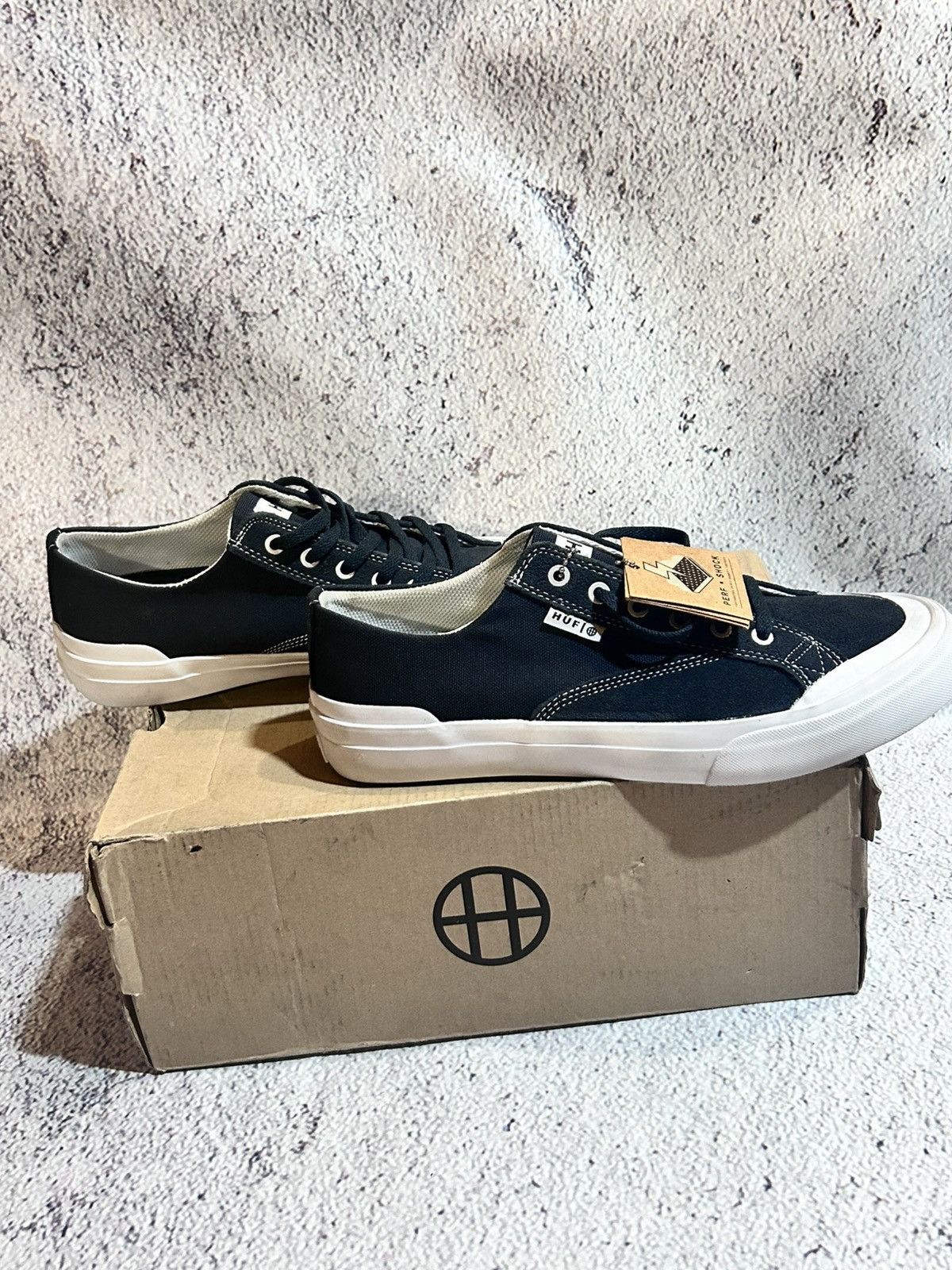 Huf HUF Classic Lo Ess Shoes Skate Sneakers Suede Size US 8 / EU 41 - 8 Thumbnail