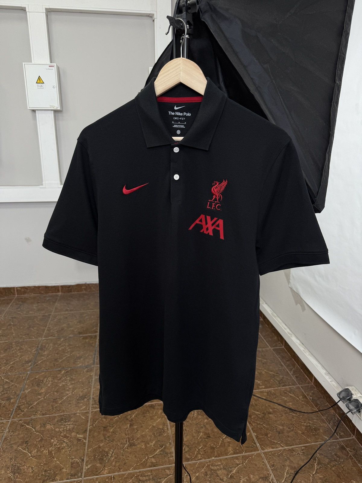 Nike 🏴󠁧󠁢󠁥󠁮󠁧󠁿 24/25 Nike Liverpool LFC AXA Polo T-Shirt Dri-FIT Rare Y2K Size US M / EU 48-50 / 2 - 1 Thumbnail