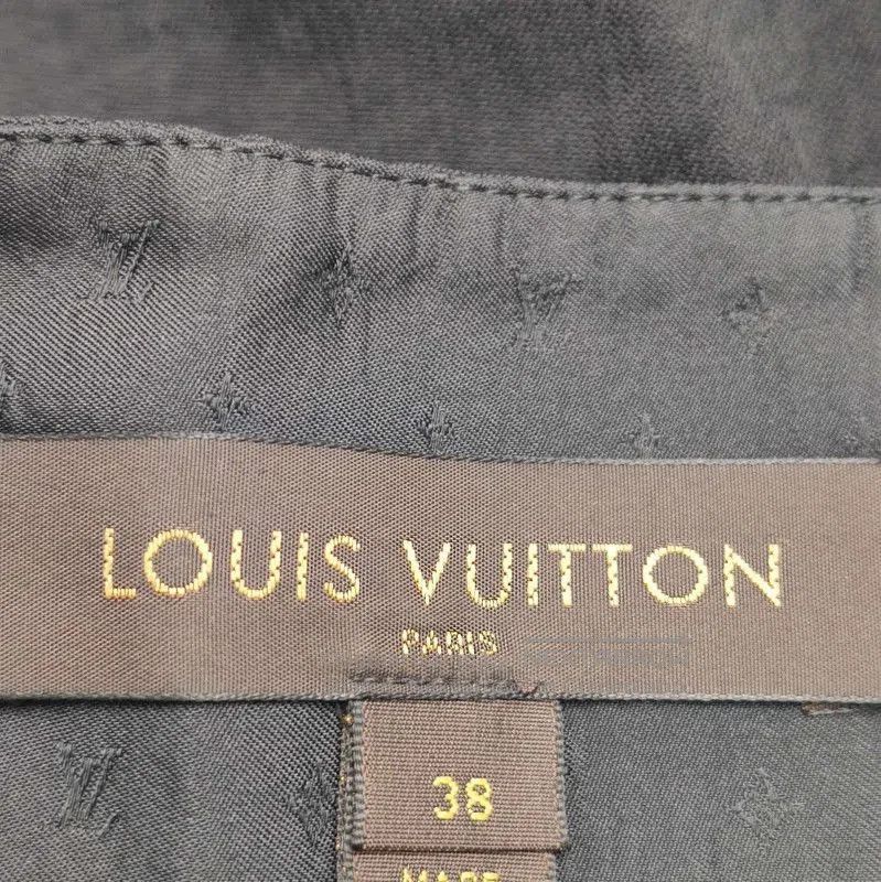 Louis Vuitton Louis Vuitton Black Monogram Silk Blend Shorts. Size US 38 / EU 54 - 3 Thumbnail