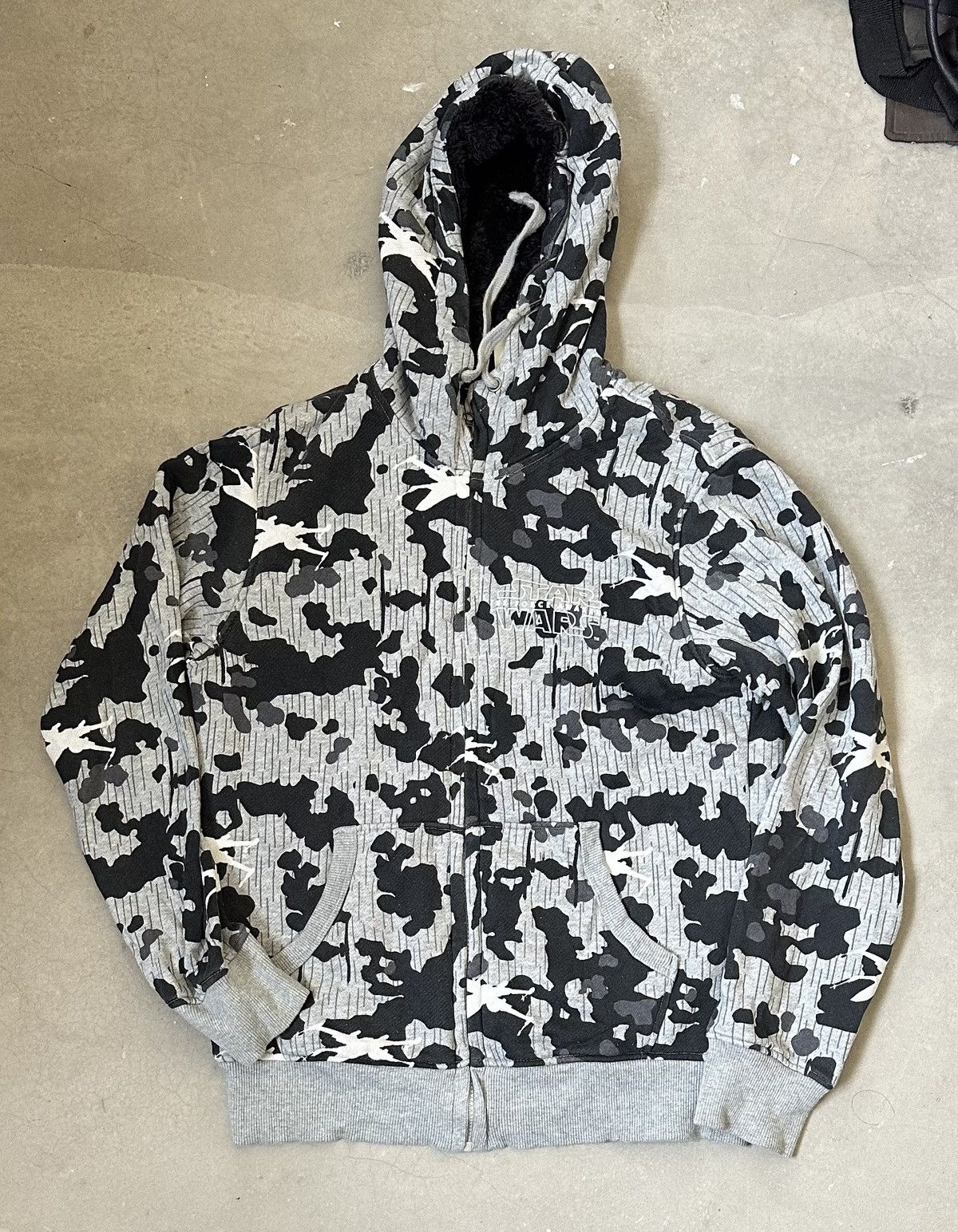 Uniqlo UNIQLO X STAR WARS FLEECE ARMY HOODIE Size US M / EU 48-50 / 2 - 1 Thumbnail