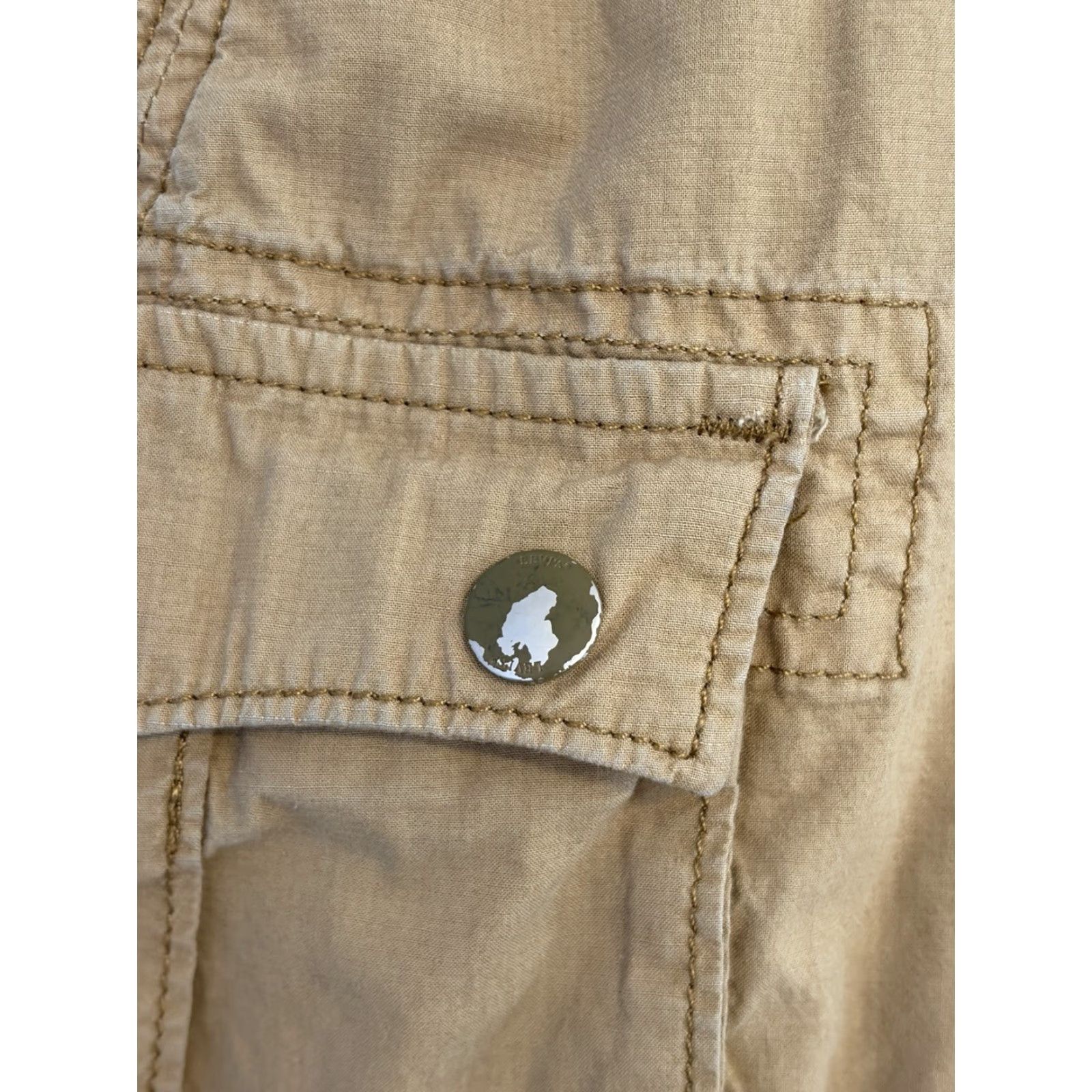 Levi's VINTAGE? No. Just Levi's Cargo Shorts Mens Regular 42 Beige Khaki Ripstop Cotton Pocket Cargo Outdoor Casual Summer 12in Inseam Mens Size US 42 / EU 58 - 4 Thumbnail