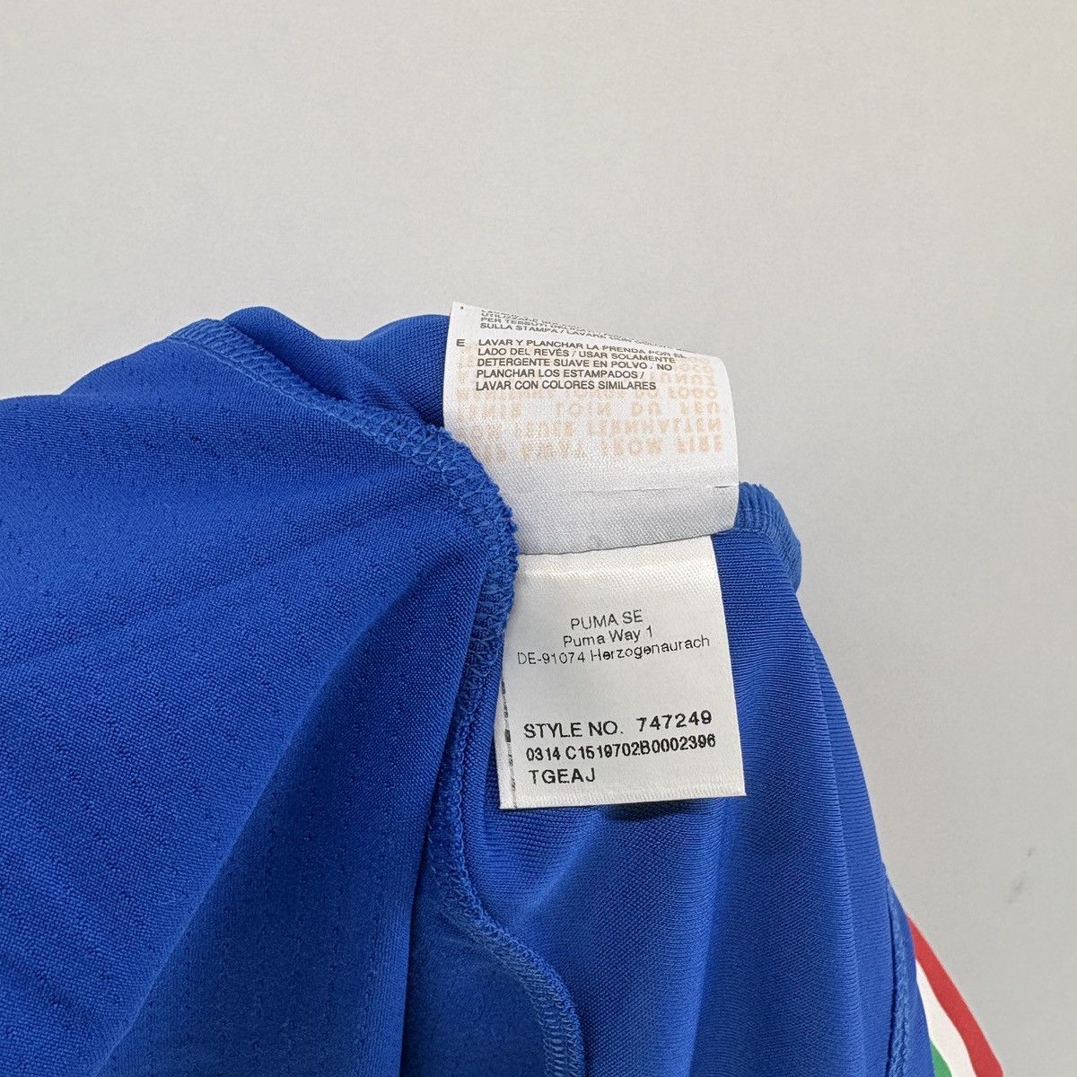 Puma Balotelli Italy 2014 Home Puma Soccer Football Jersey Kit Size US M / EU 48-50 / 2 - 9 Thumbnail