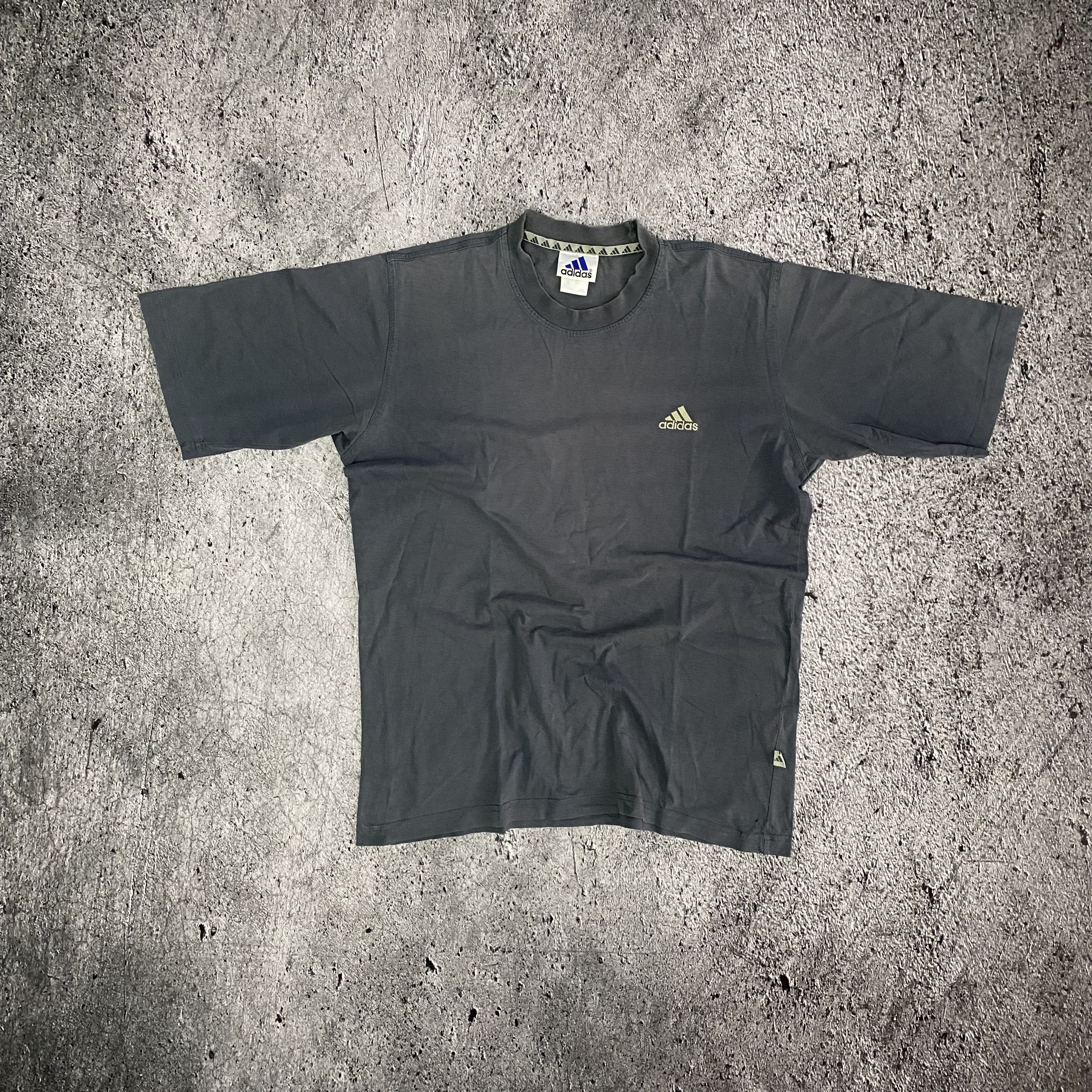 Adidas × Vintage Vintage ADIDAS Retro Oversize Centre Logo Tshirt 90s Size US M / EU 48-50 / 2 - 2 Thumbnail