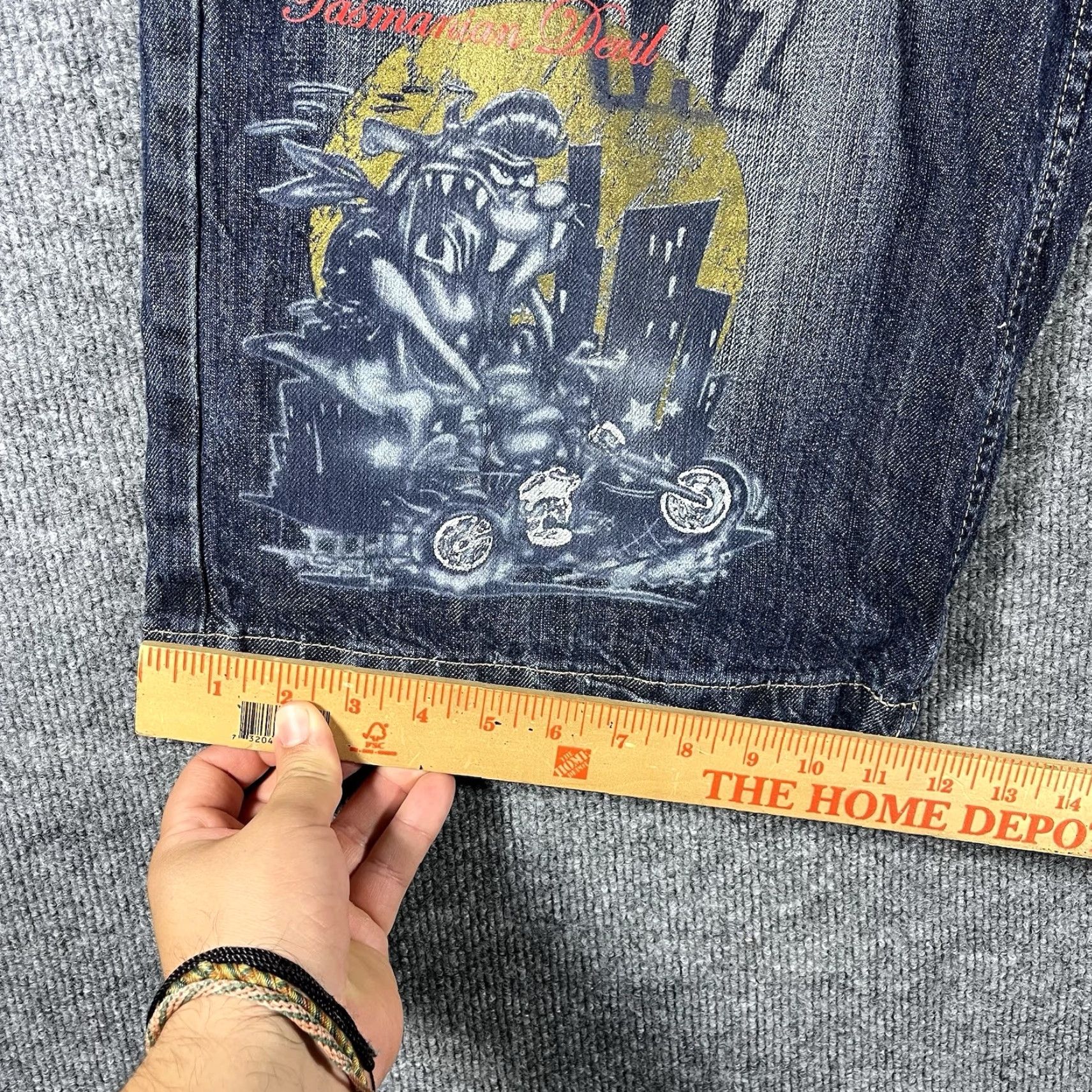 Vintage VINTAGE Lot 29 Luxe Looney Tunes TAZ Denim Shorts - Jeans Shorts Men’s 31 Blue 90s 2000s Graphic Daffy Duck Belt Loops 5-Pocket Vintage Casual Shorts Size US 31 - 6 Thumbnail